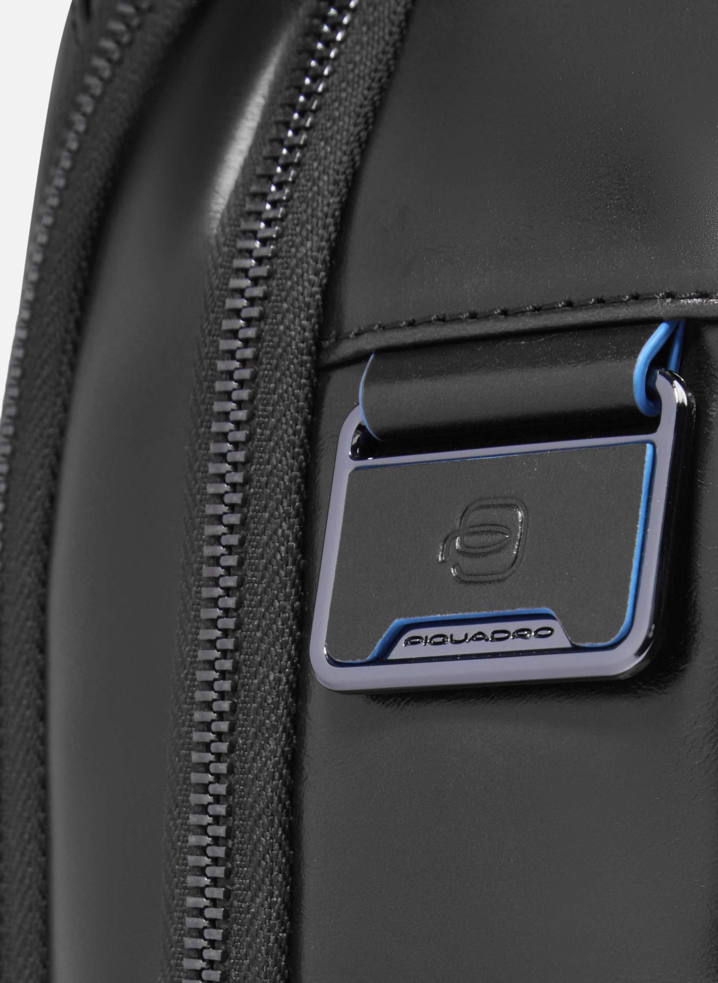 Rugzak voor 15,6" laptopreizen PIQUADRO Zwart