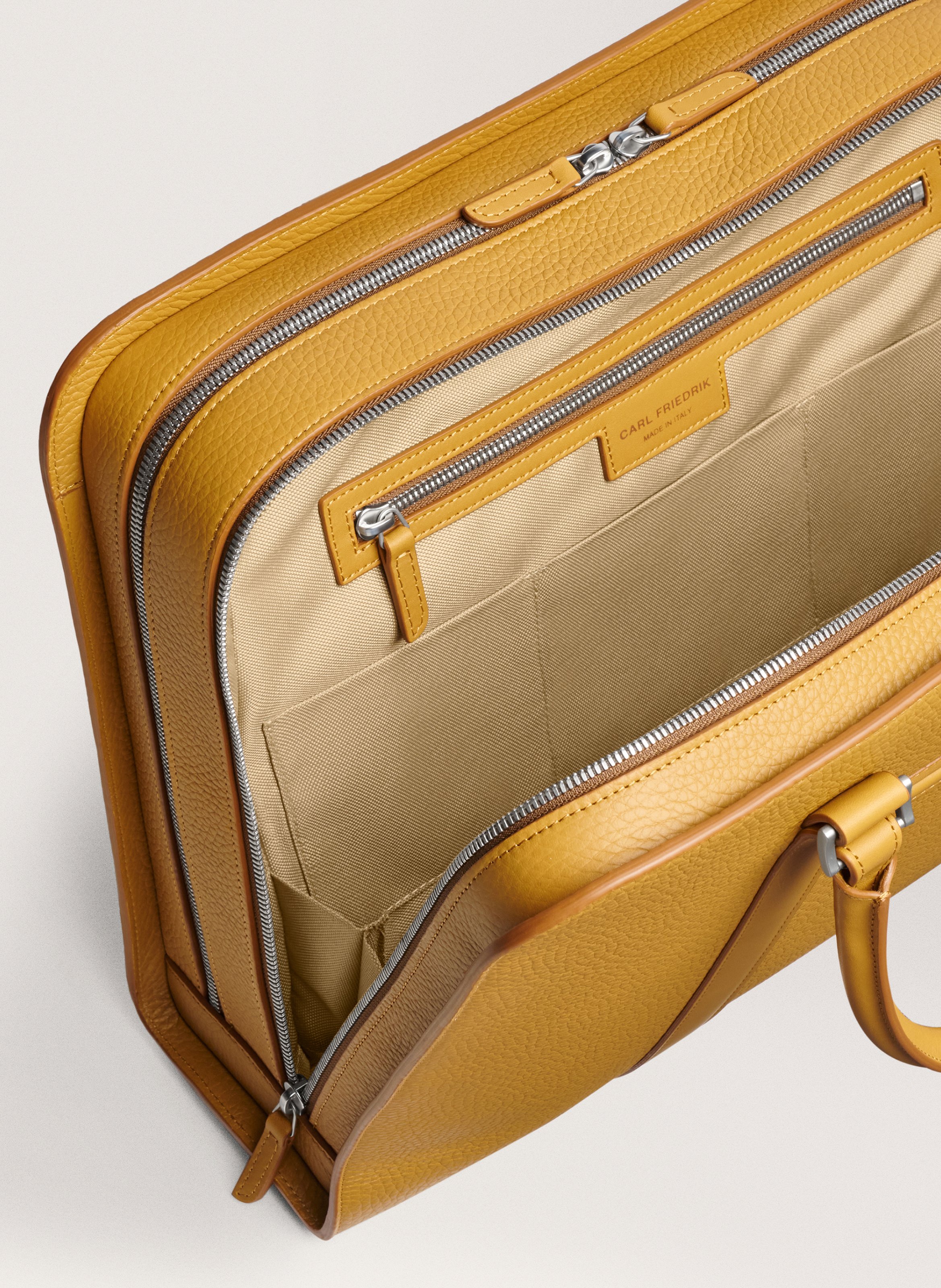 Porte-documents 'Palissy Briefcase' en cuir grainé CARL FRIEDRIK Jaune