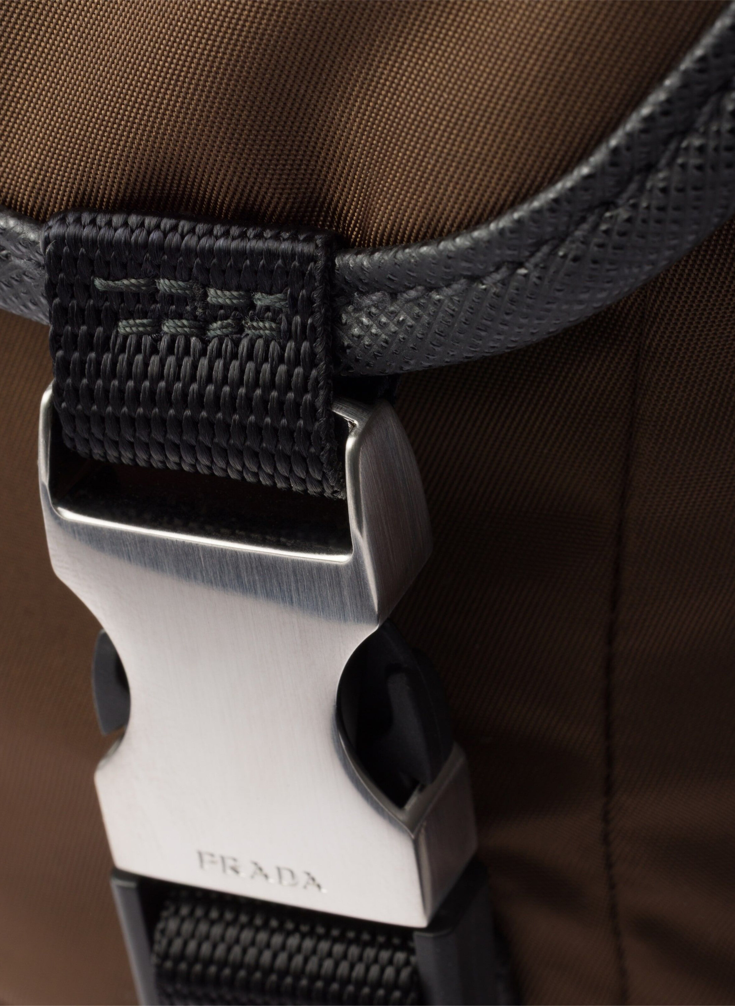 Sac porté épaule en re-nylon et cuir saffiano PRADA Marron