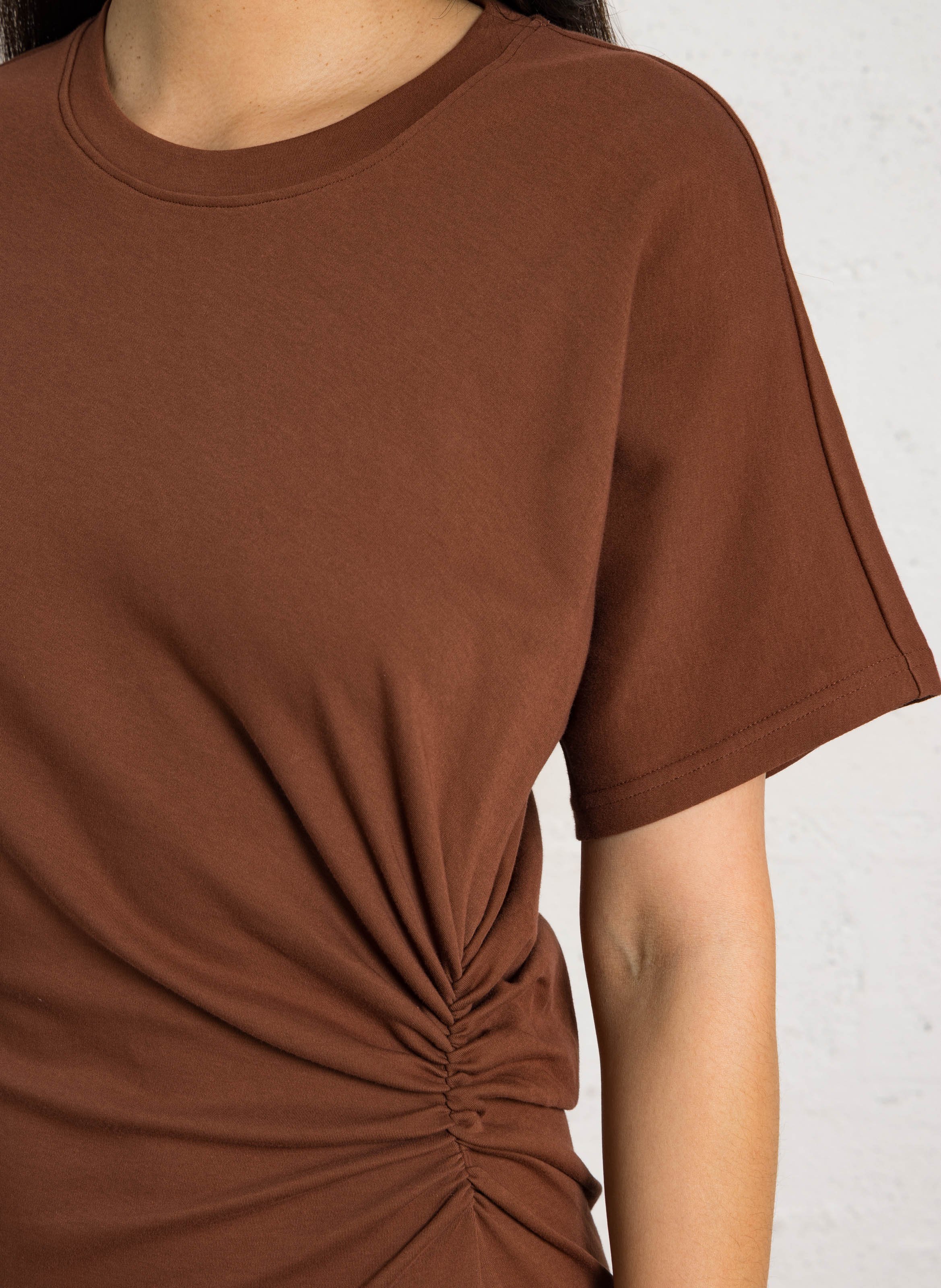 Robe longue cintrée à fronces unie brisbane Marron