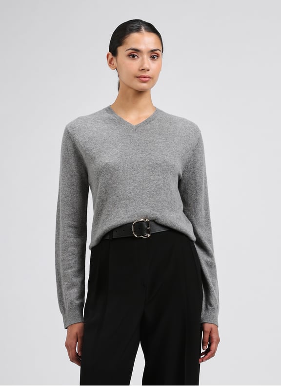 Pull col V en cachemire Gris by TOTEME TOTEME Pull col V en cachemire Gris