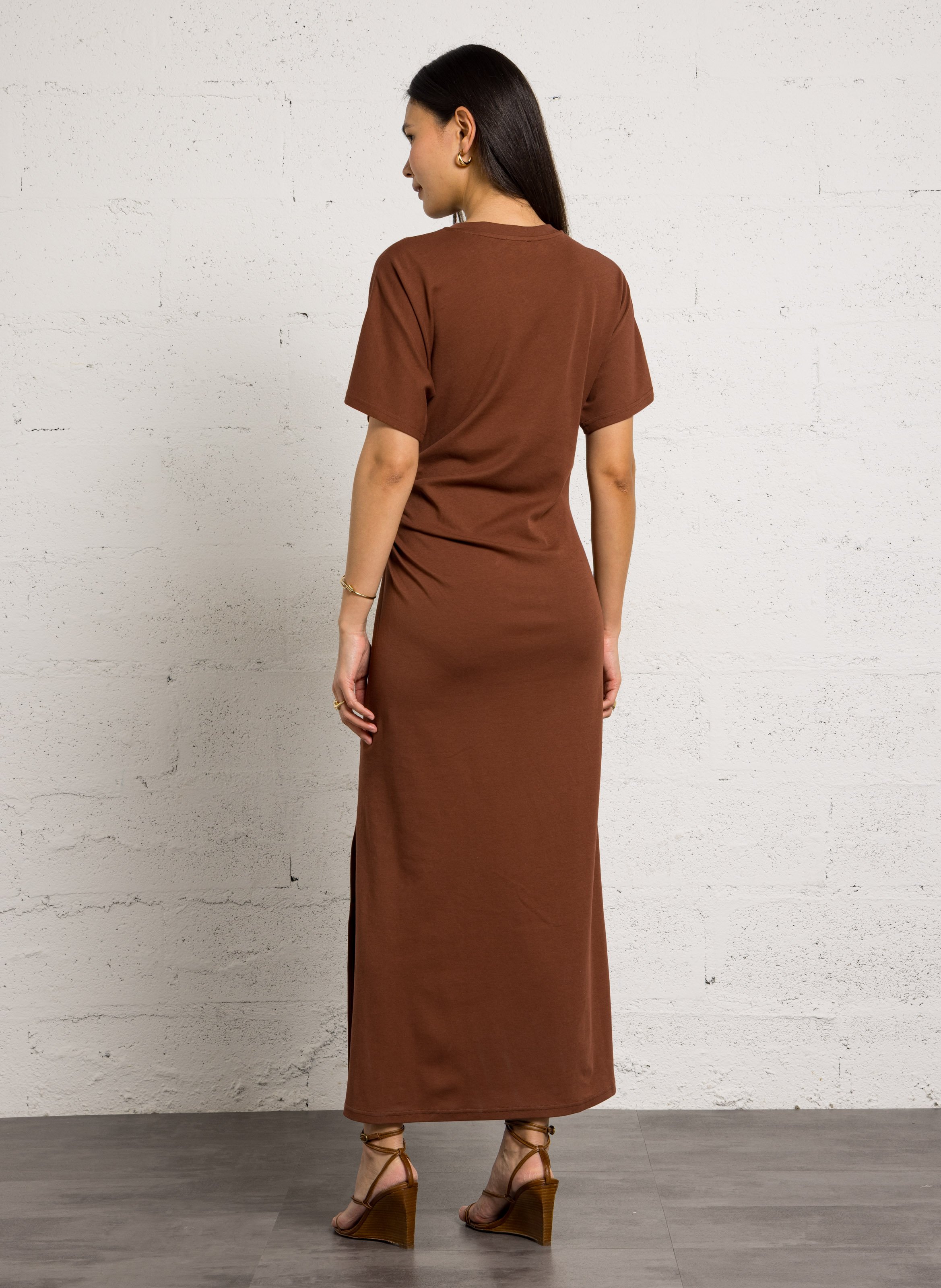 Robe longue cintrée à fronces unie brisbane Marron