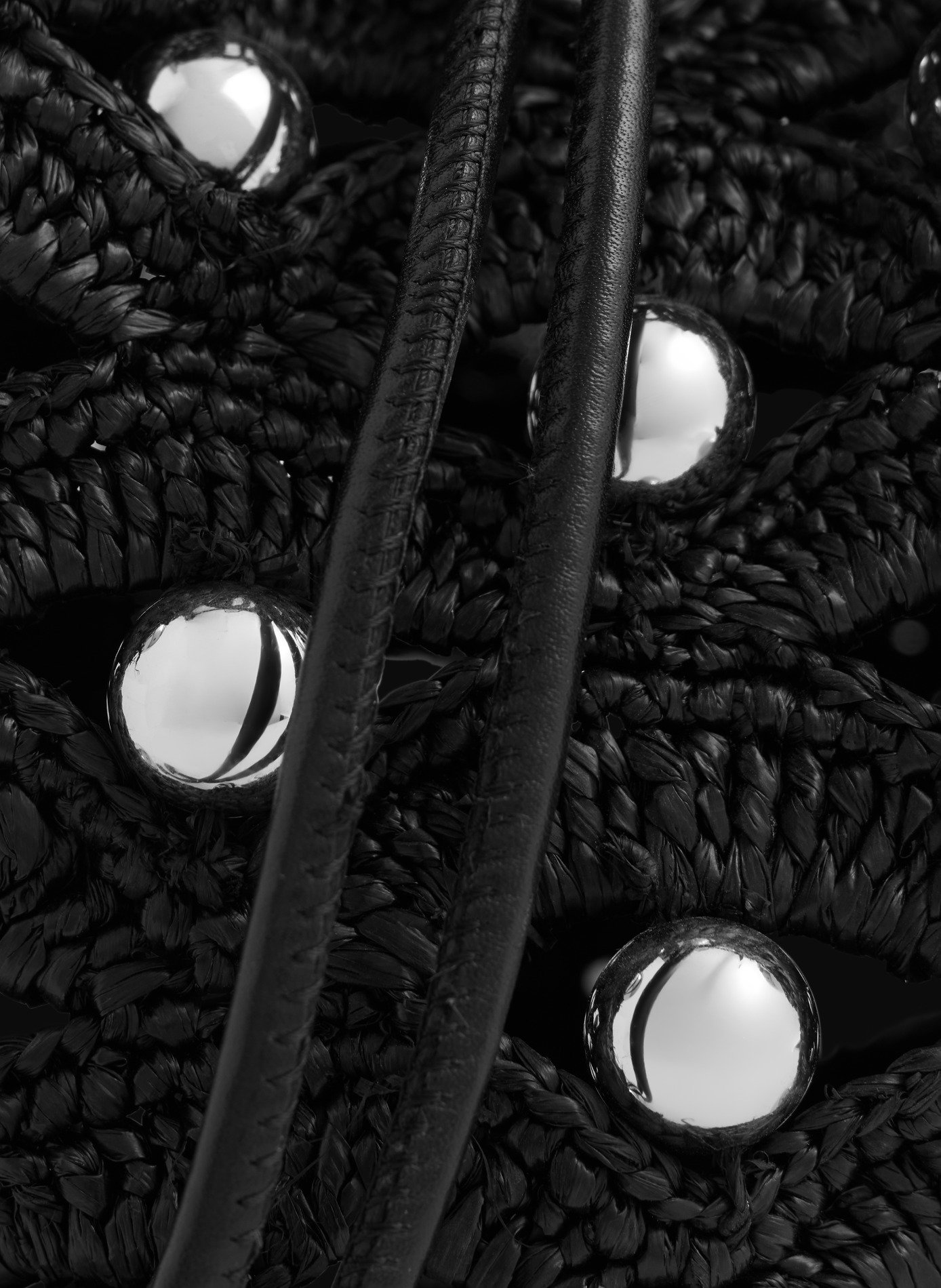 Petit sac seau en raphia avec détails de perles RABANNE Noir