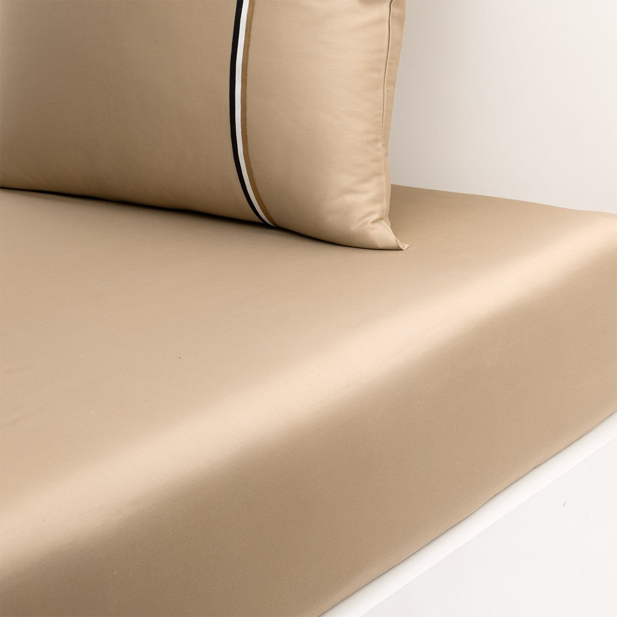Drap housse en satin de coton, b linea BOSS HOME Beige
