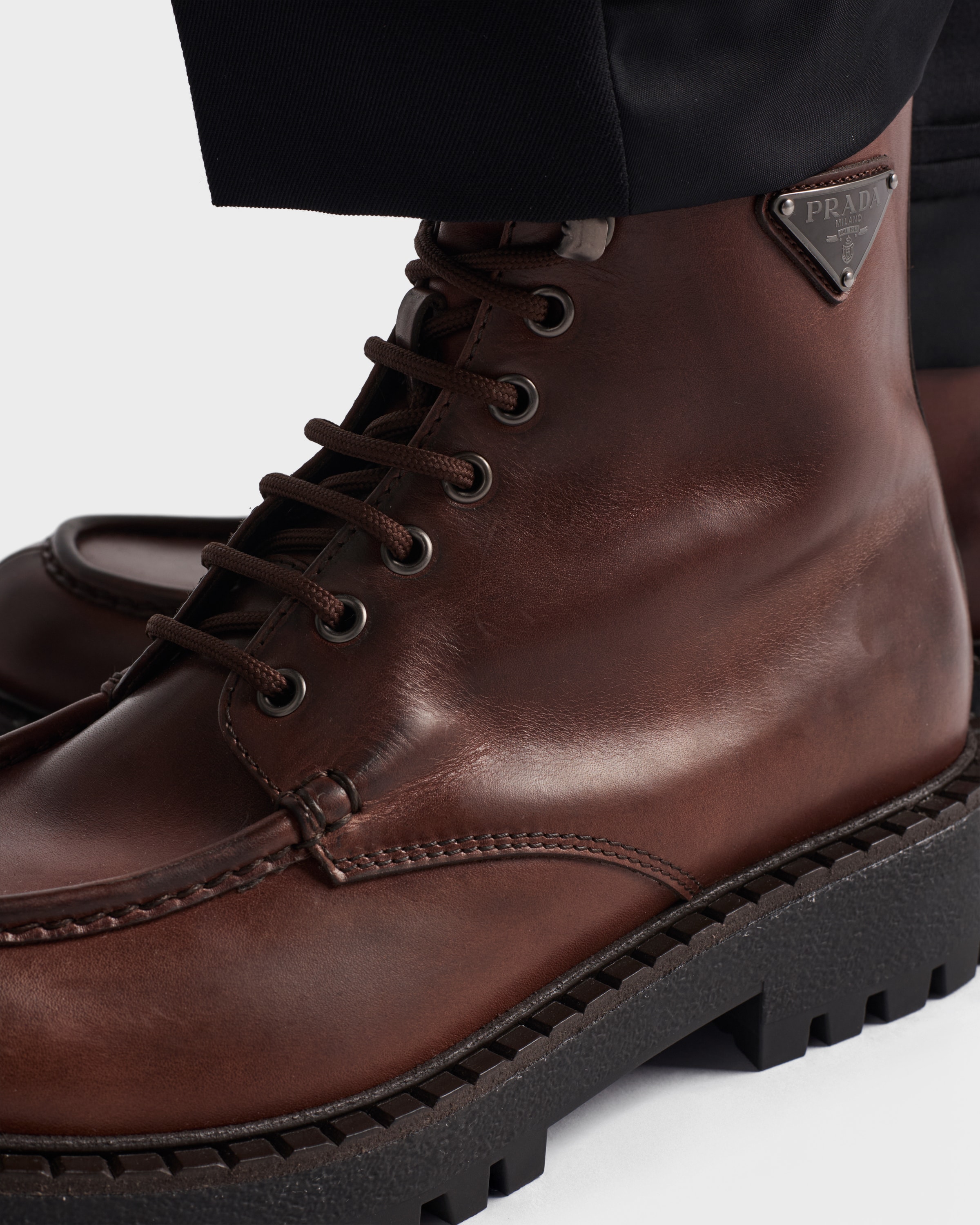 Bottines en cuir à lacets PRADA Marron