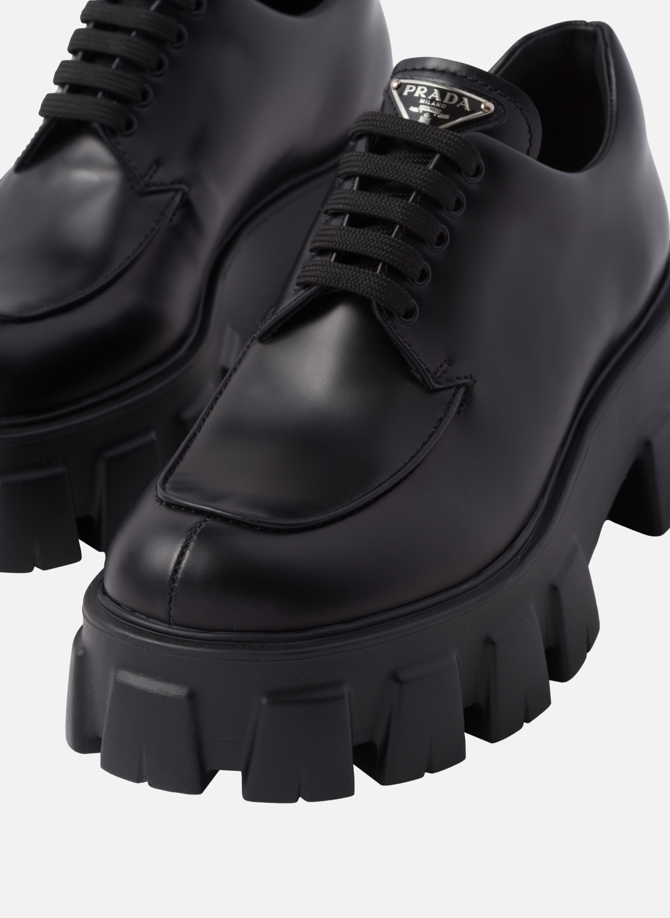 Chaussures à lacets monolith en cuir brossé PRADA Noir