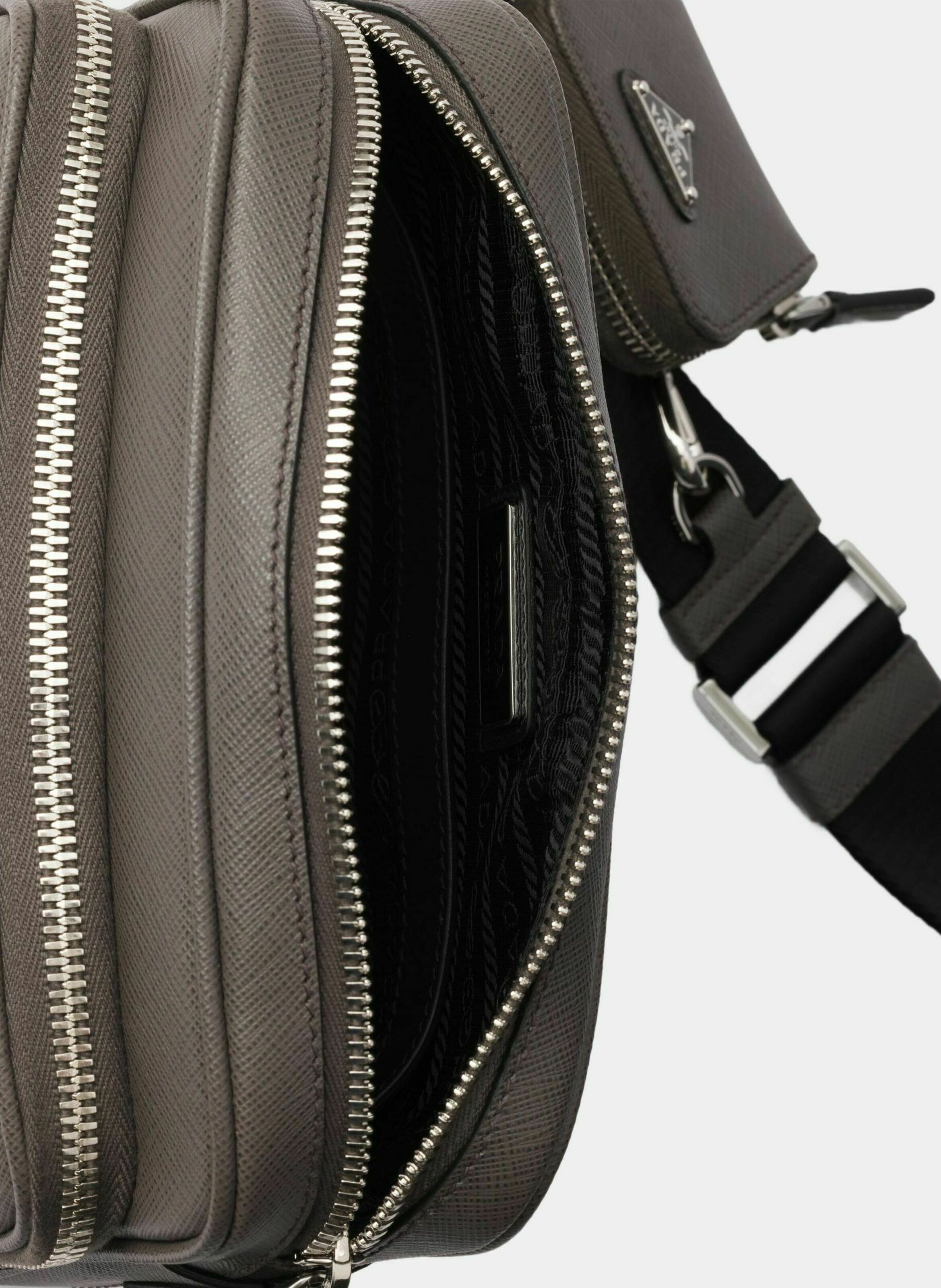 Sac porté épaule en cuir saffiano PRADA Gris