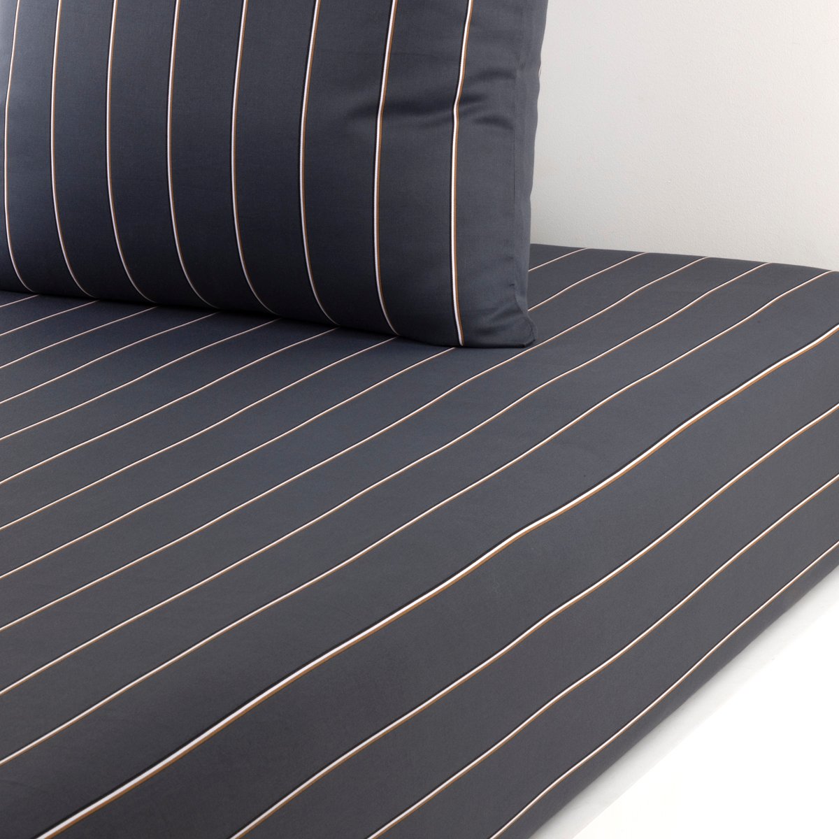 Drap housse en satin de coton, b ray BOSS HOME Noir