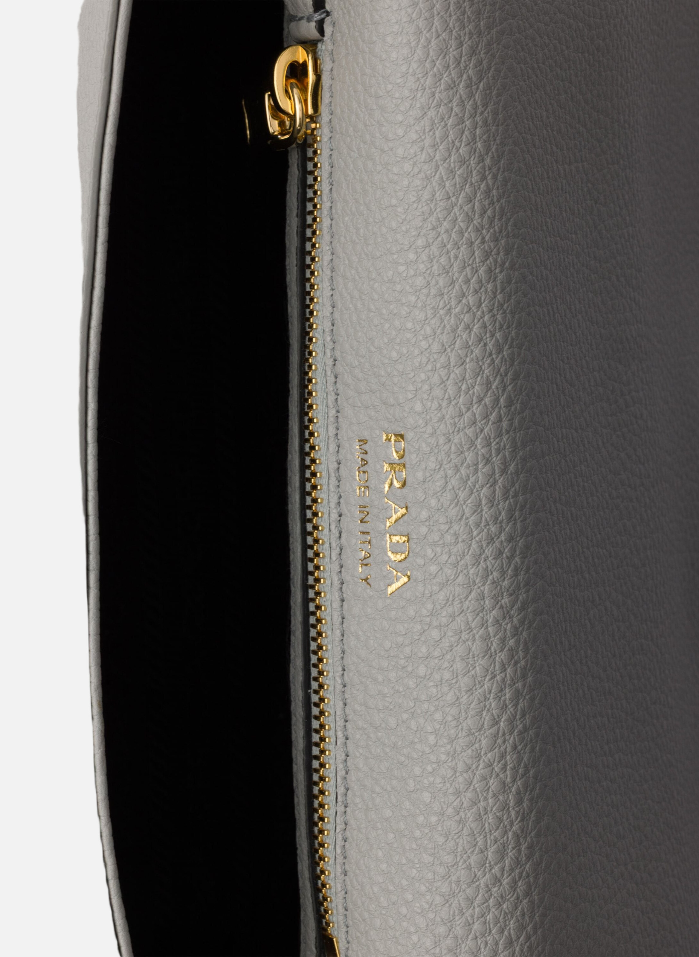 Sac à bandoulière en cuir PRADA Gris