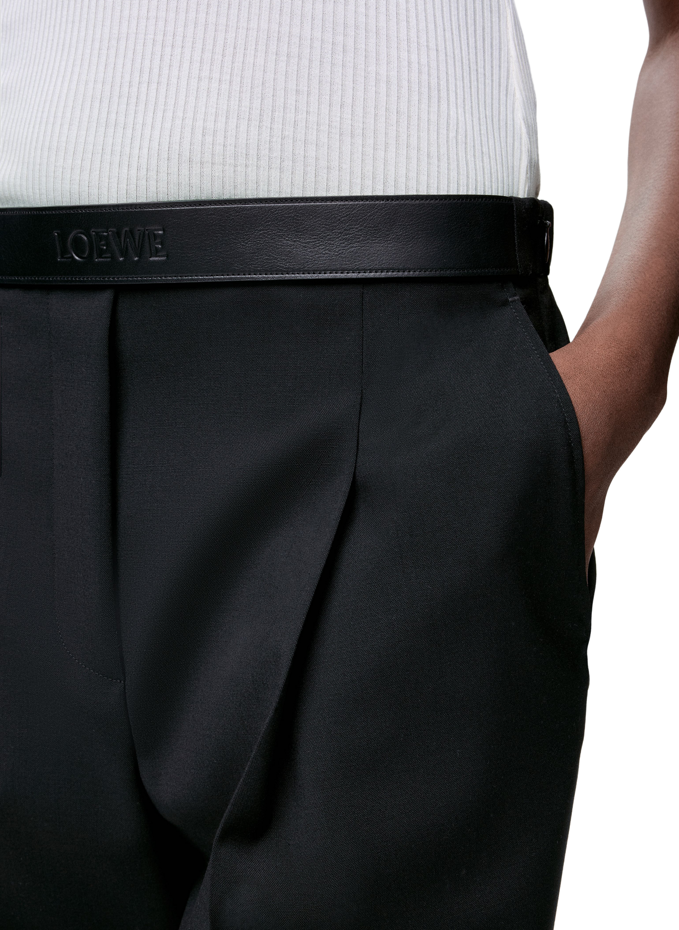 Pantalon tailleur fluide en laine LOEWE Noir