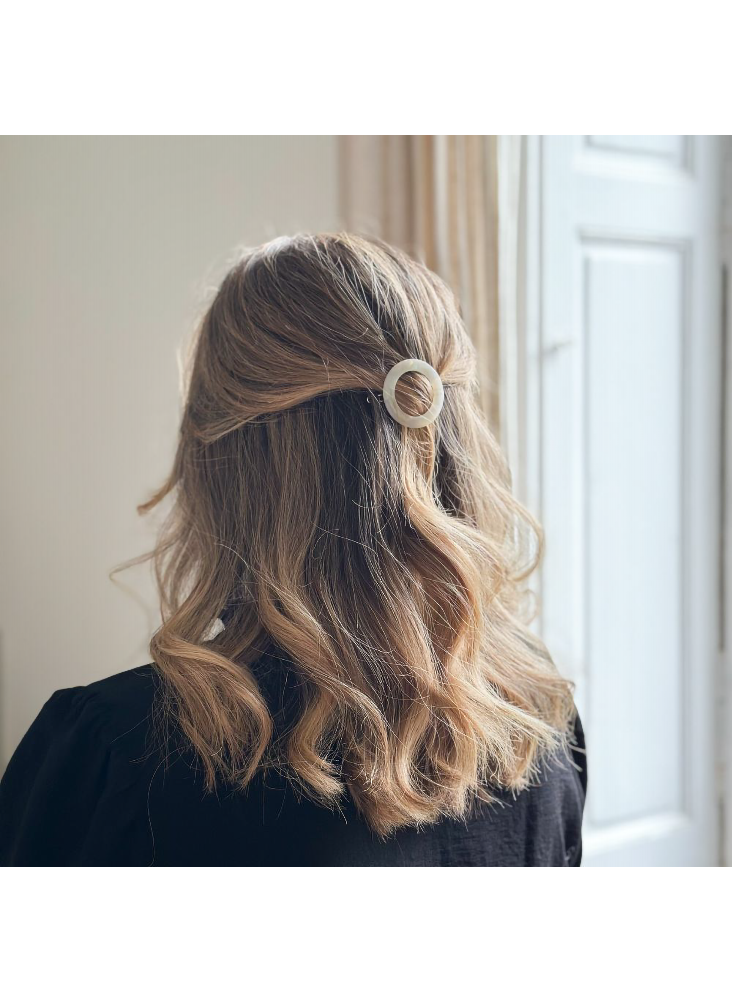 Round Mother-of-Pearl Hair Clip BACHCA No color