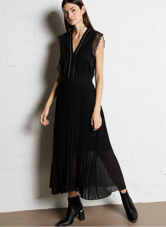 Robe longue plissée col v Noir by IKKS IKKS Robe longue plissée col v Noir