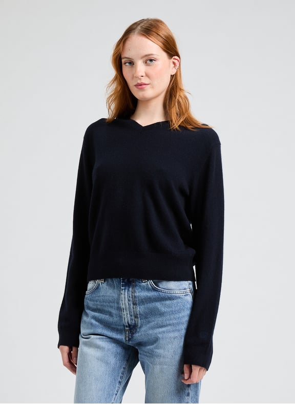 Pull col V en cachemire Bleu by TOTEME TOTEME Pull col V en cachemire Bleu