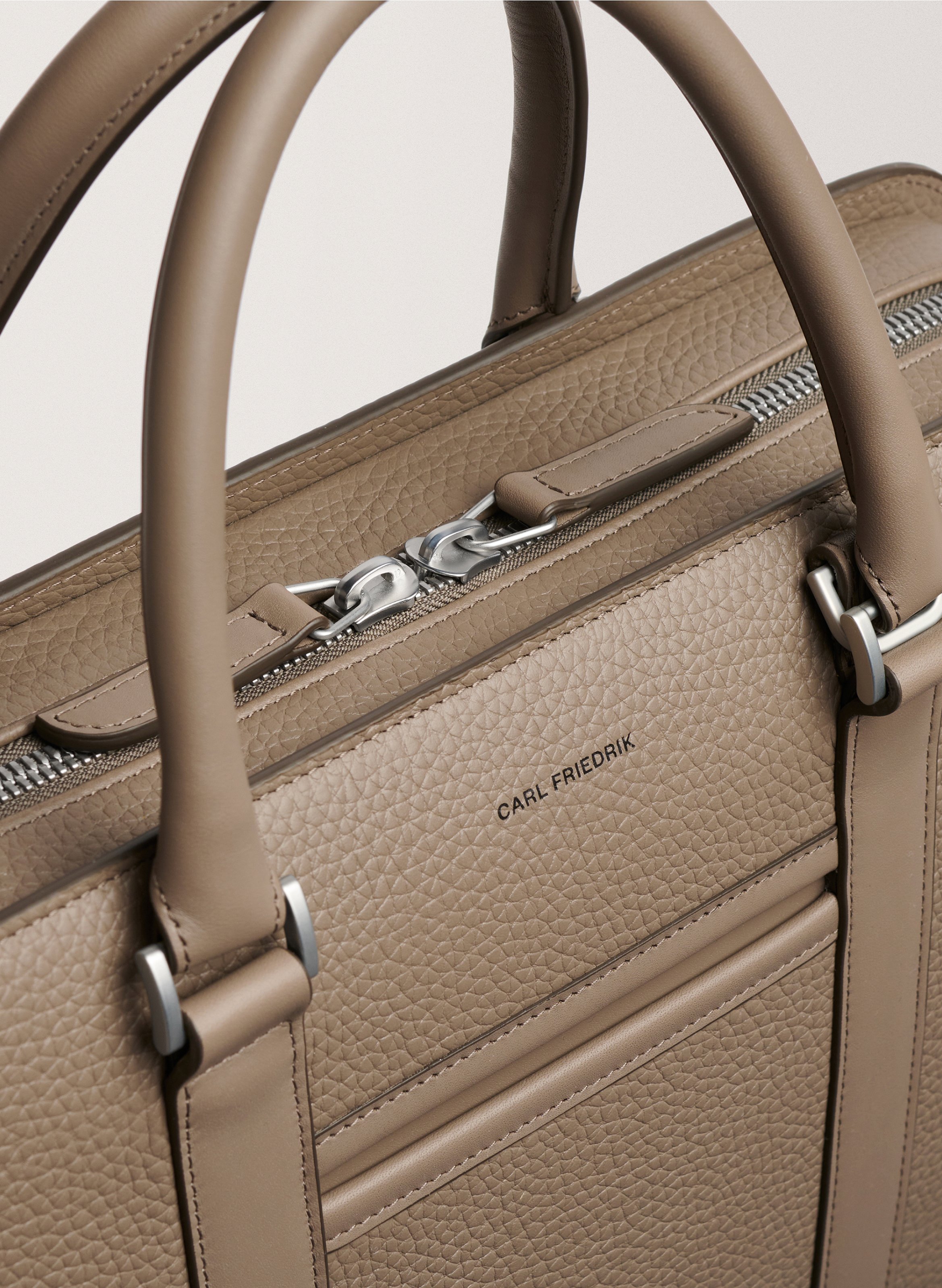 Porte-documents 'Palissy Briefcase' en cuir grainé CARL FRIEDRIK Gris