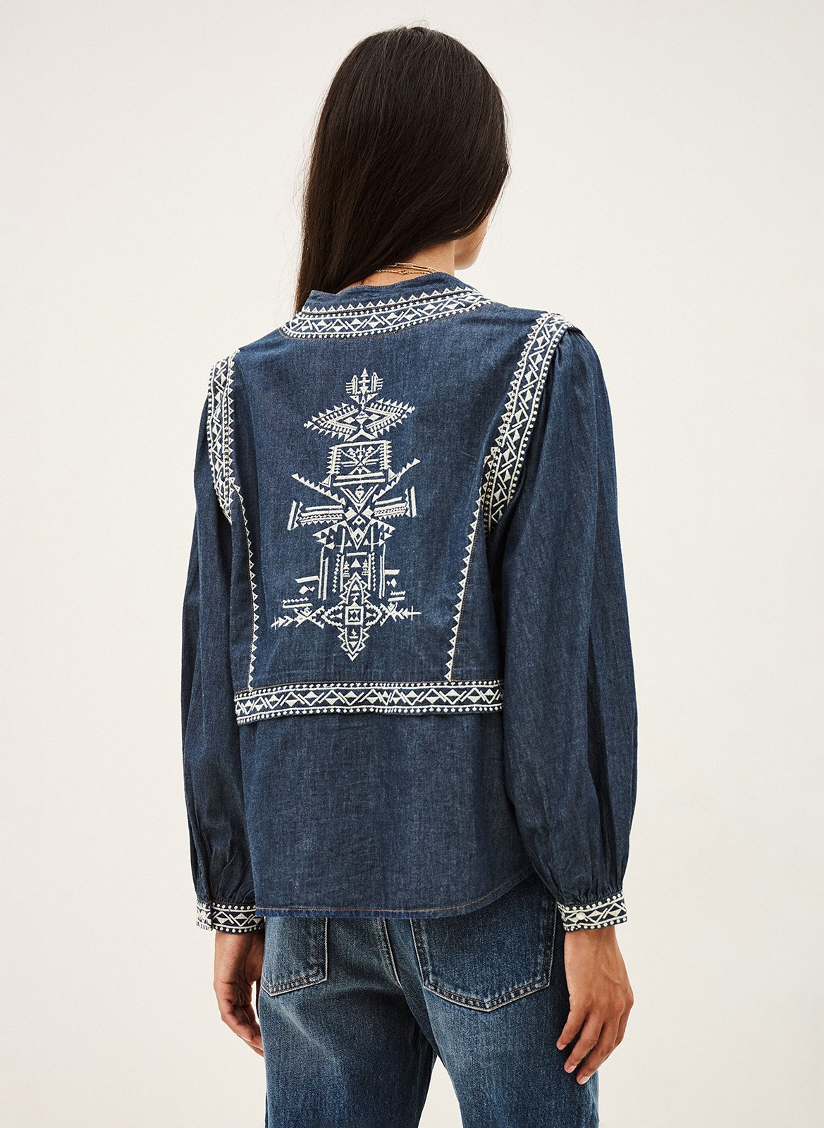 Rechte blouse met Tunesische kraag en geborduurd Laura. BA&SH Blauw