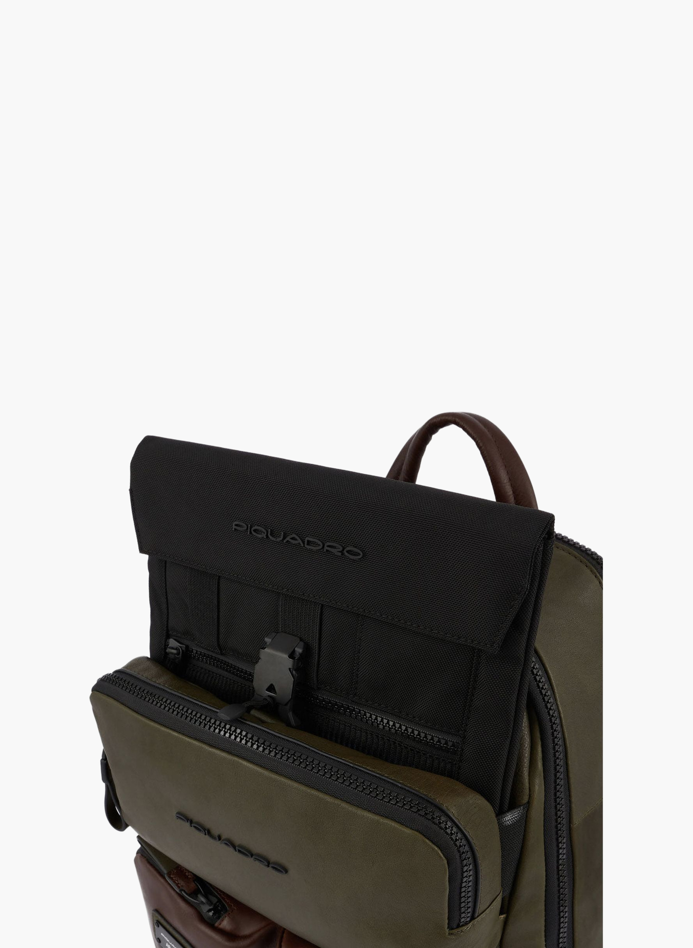 Sac à dos d'ordinateur 14" avec housse imperméable PIQUADRO Vert