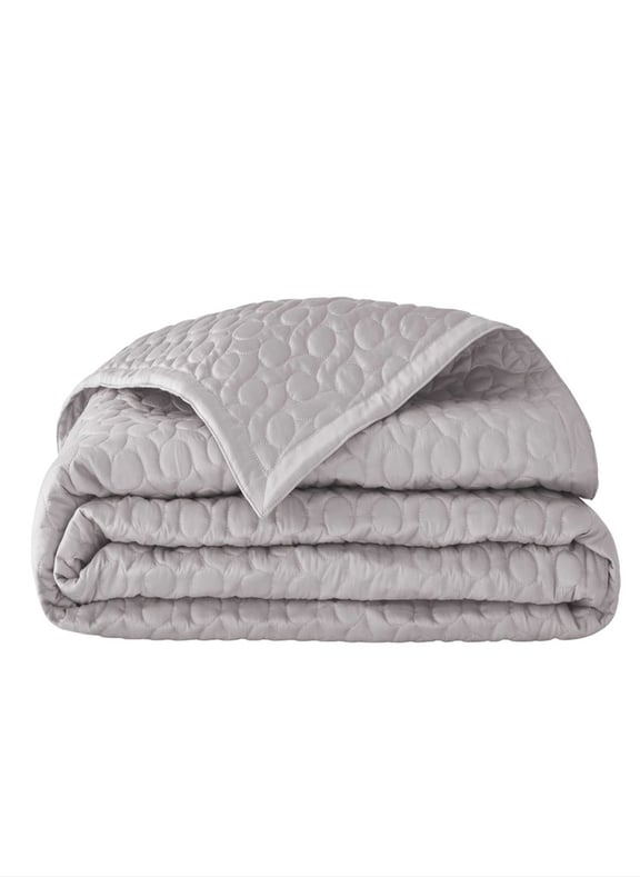 Couvre-lit matelassé uni en satin de coton bio, poesie Gris by ALEXANDRE TURPAULT ALEXANDRE TURPAULT Couvre-lit matelassé uni en satin de coton bio, poesie Gris