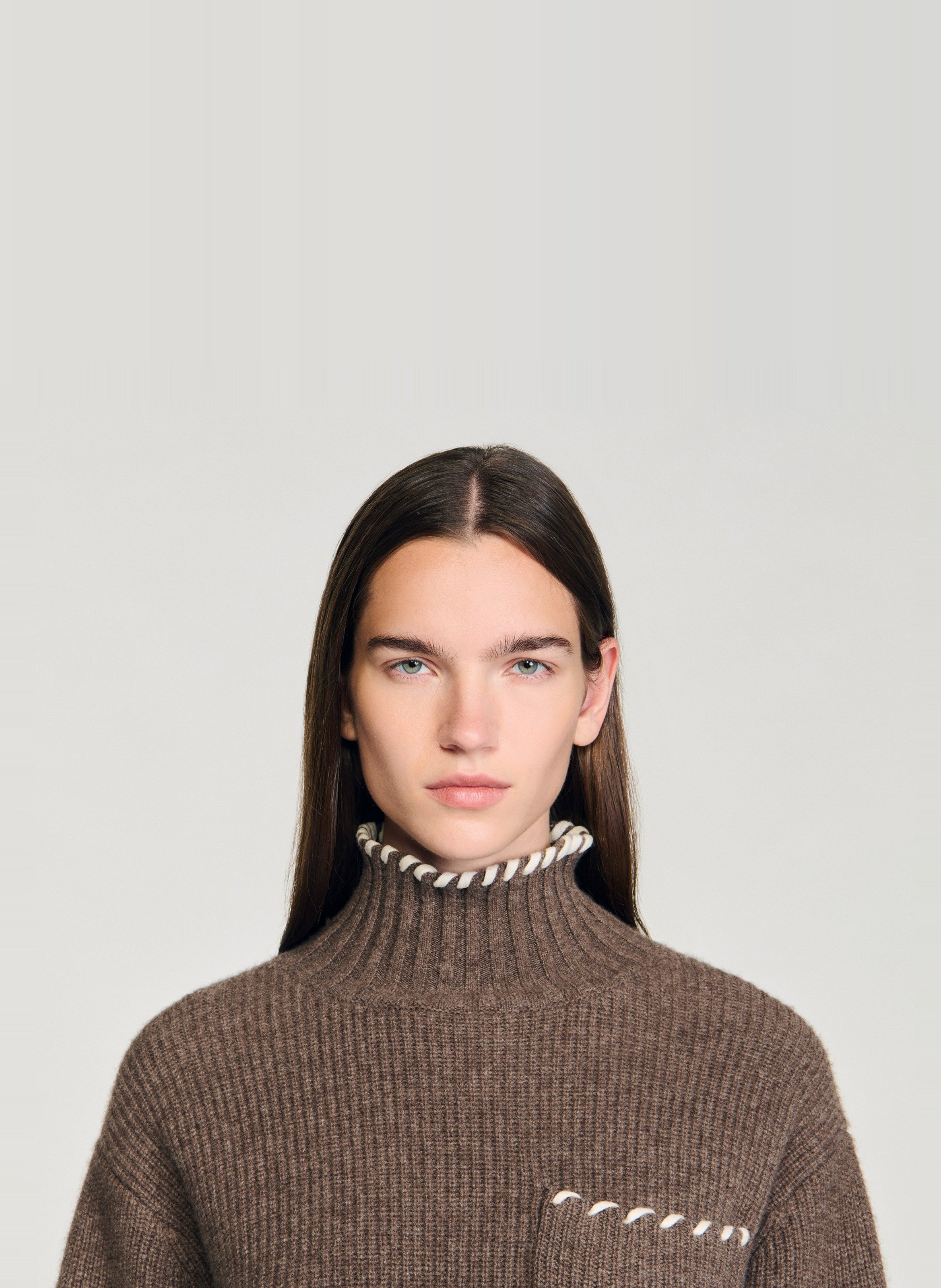 Pull col montant ample en laine mélangée Marron