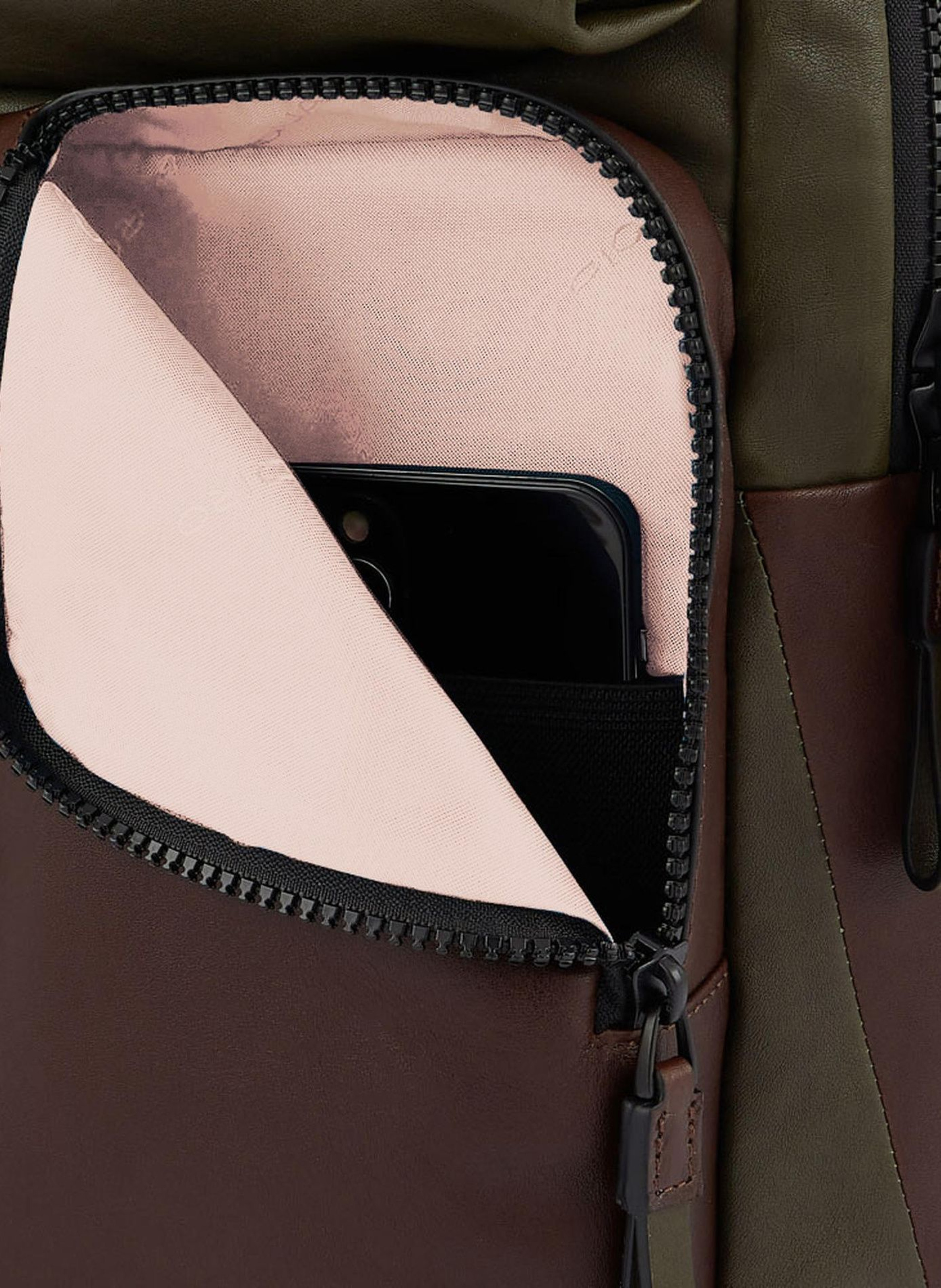 Sac à dos d'ordinateur 14" avec housse imperméable PIQUADRO Vert