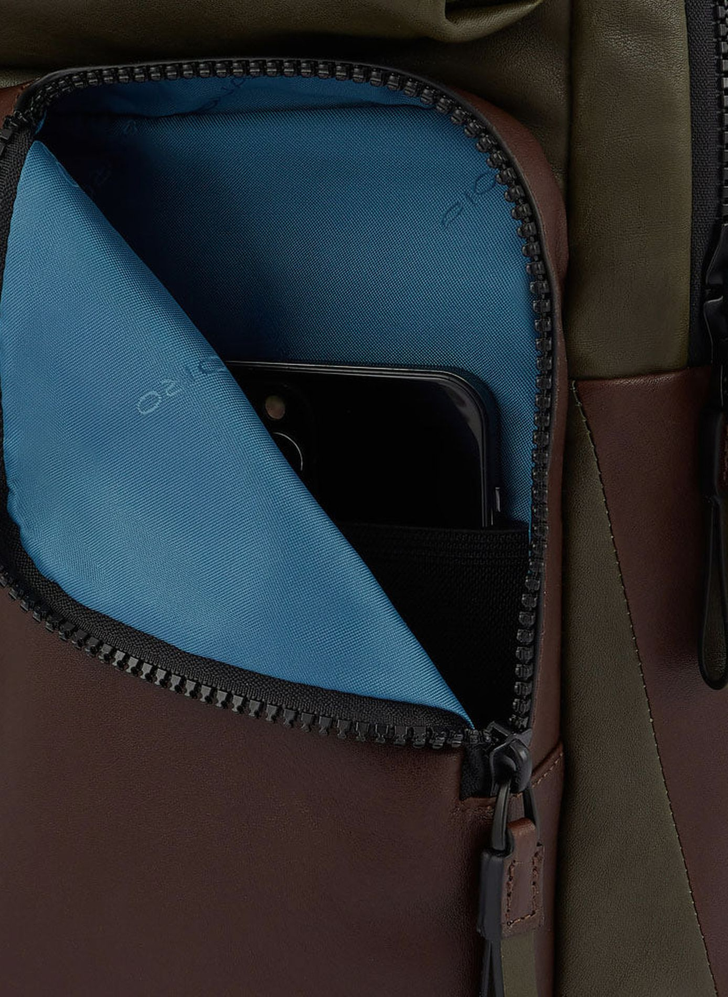 Sac à dos d'ordinateur 14" avec housse imperméable PIQUADRO Vert