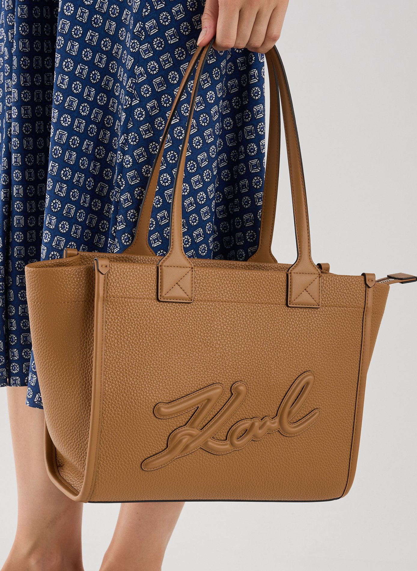 Grained logo tote bag KARL LAGERFELD Brown