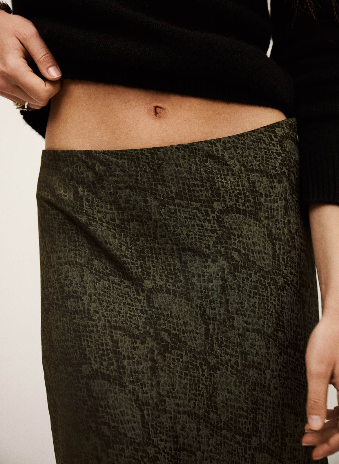 Jupe midi fluide jacquard python rista BA&SH Kaki