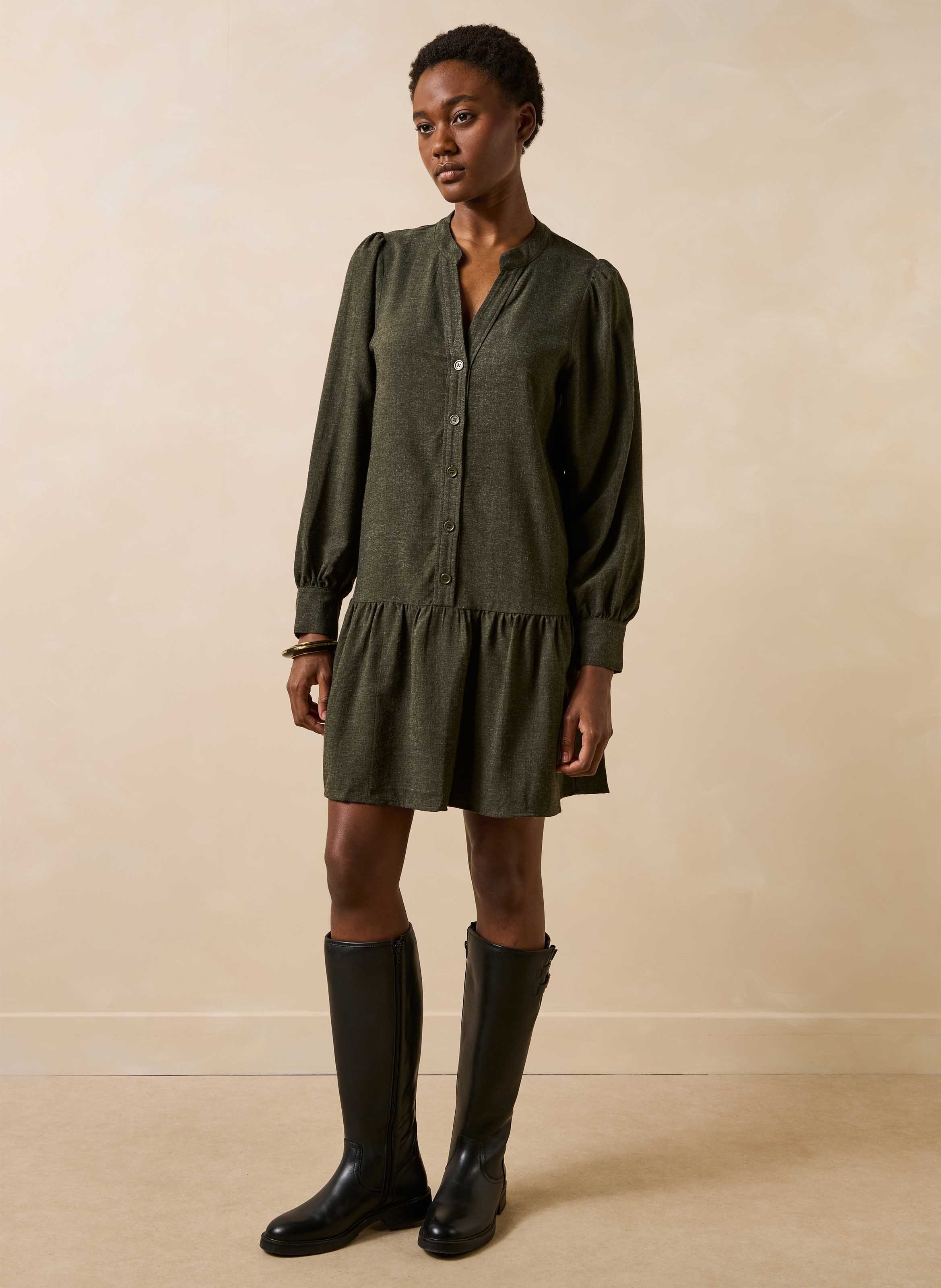 Korte jurk met Tunesische hals LA FEE MARABOUTEE Groen