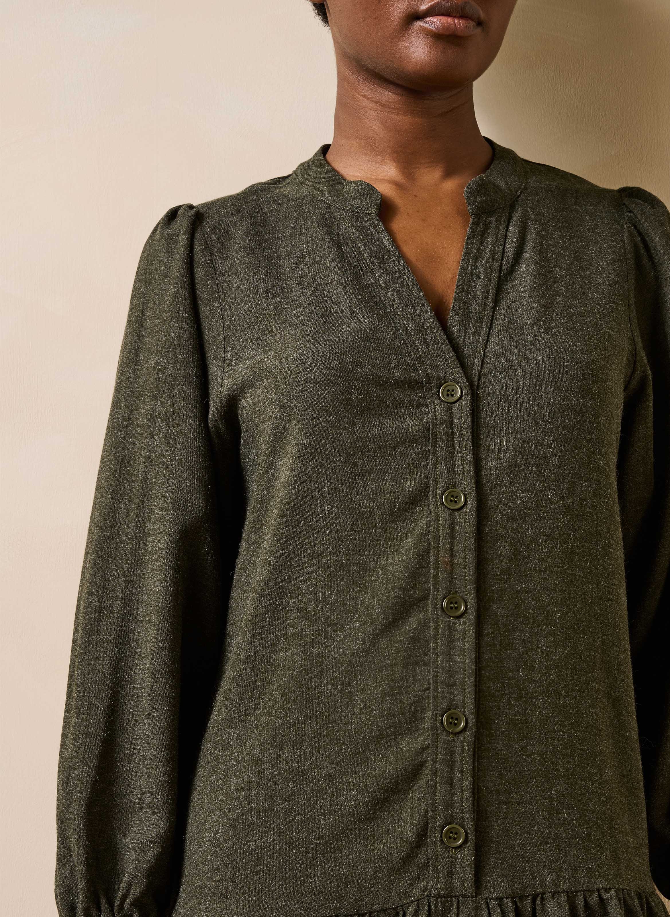 Korte jurk met Tunesische hals LA FEE MARABOUTEE Groen