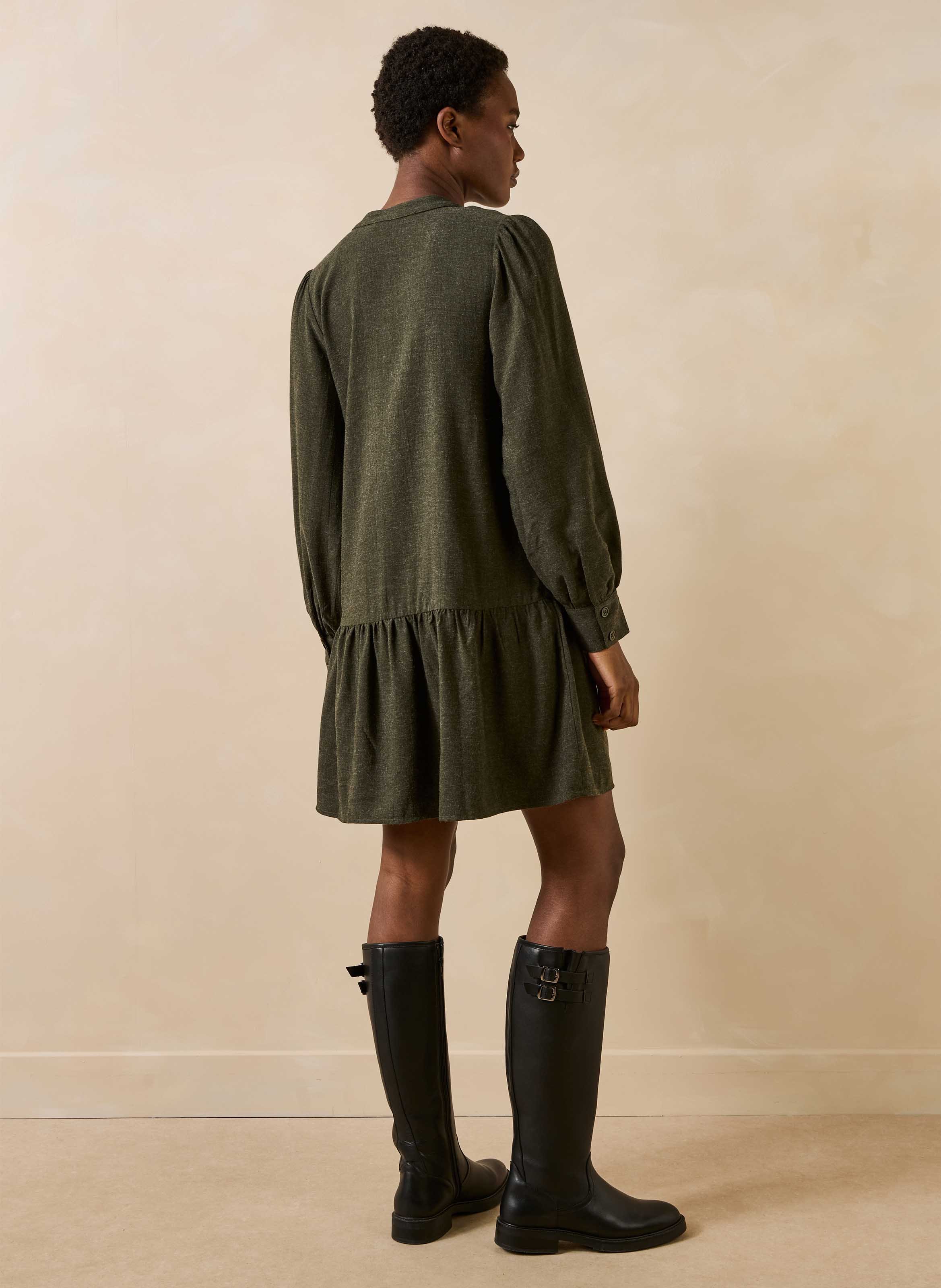 Korte jurk met Tunesische hals LA FEE MARABOUTEE Groen