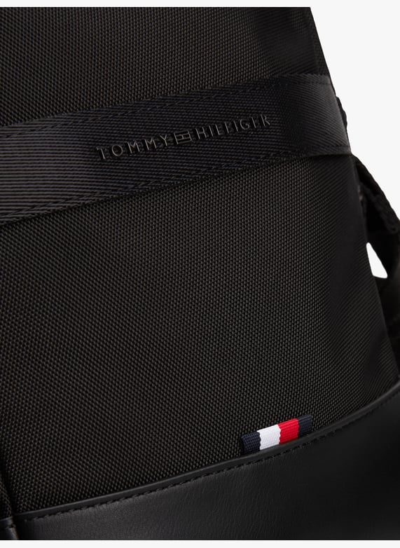 Sac à bandoulière uni à logo  | Noir by TOMMY HILFIGER Sac à bandoulière uni à logo  Noir