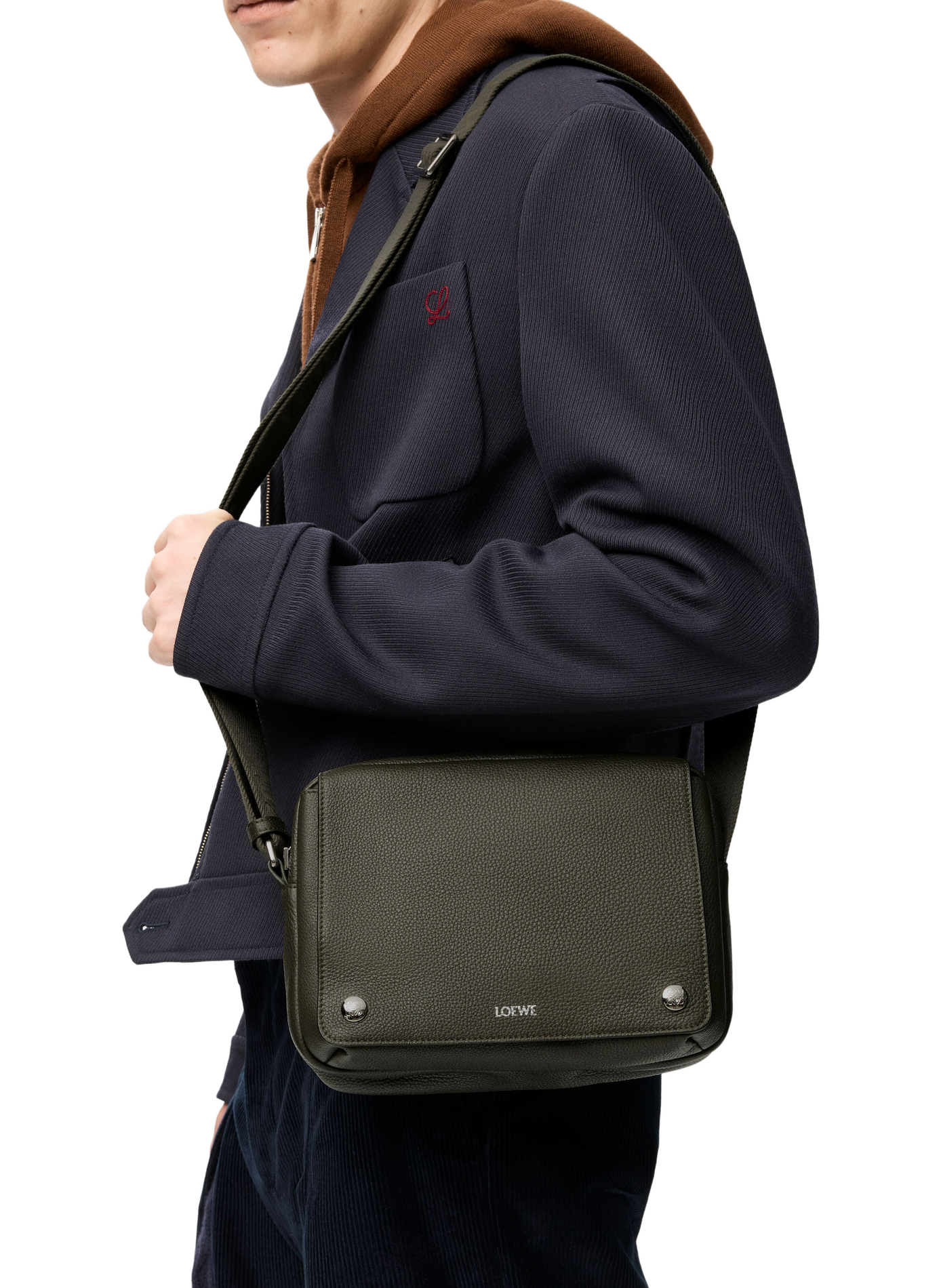 Pebble Messenger Medium aus weichem genarbtem Kalbsleder LOEWE Khaki