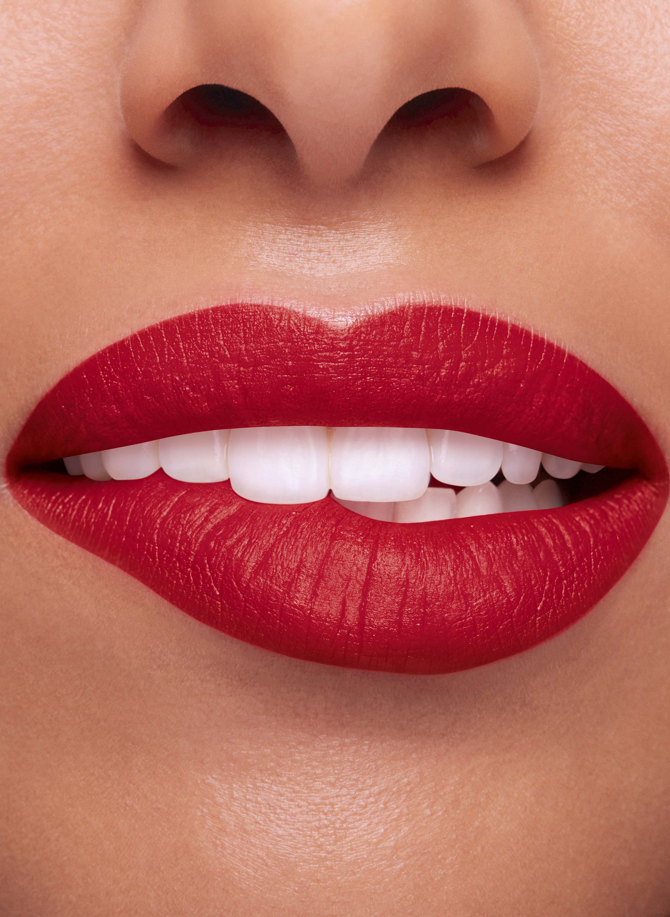 Lovely Red Velvet Refill Joli Velvet Rechargeable -
Matte finish lipstick CLARINS 742v joli rouge