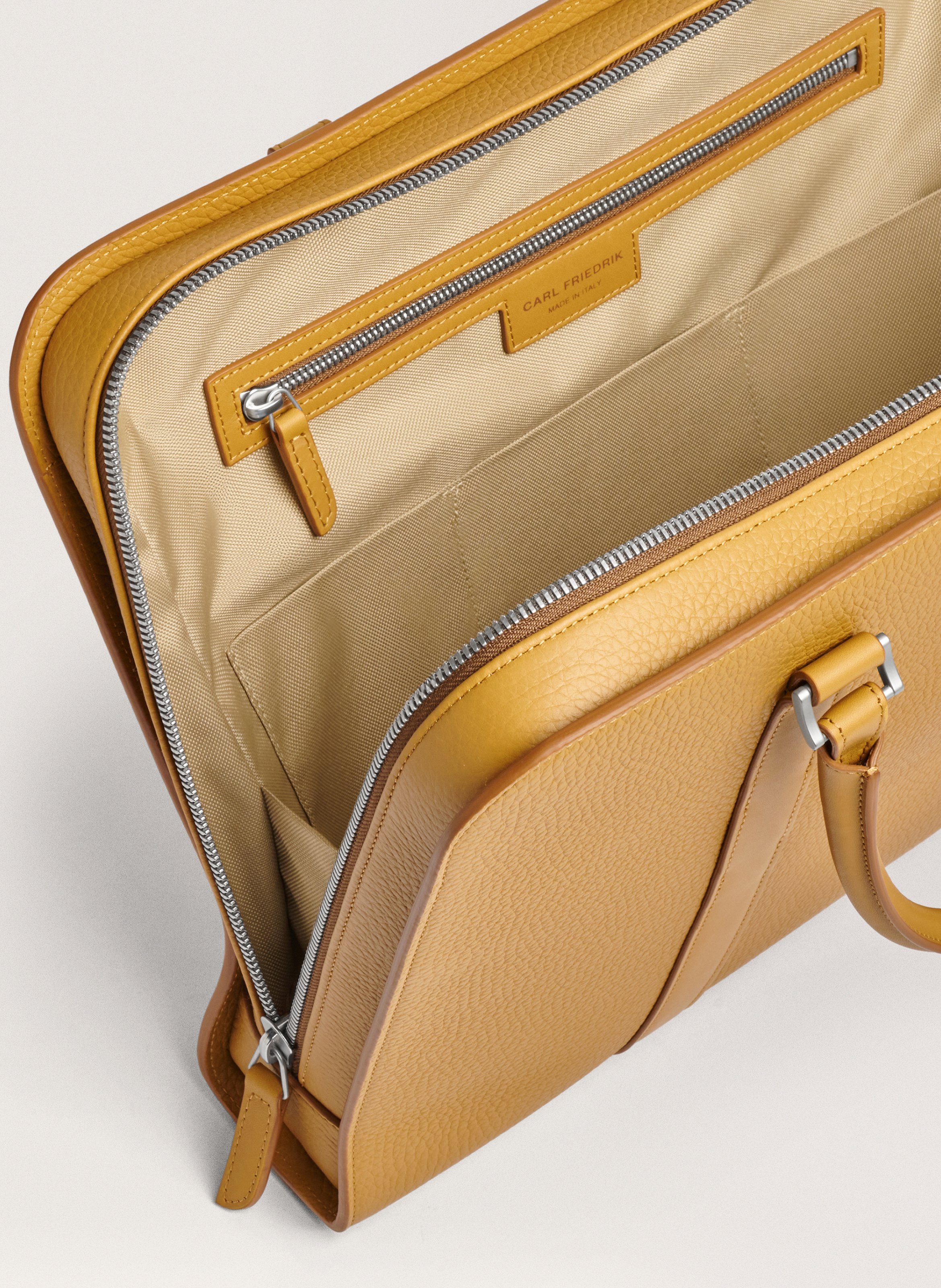 Porte-documents 'Palissy Briefcase' en cuir grainé CARL FRIEDRIK Jaune