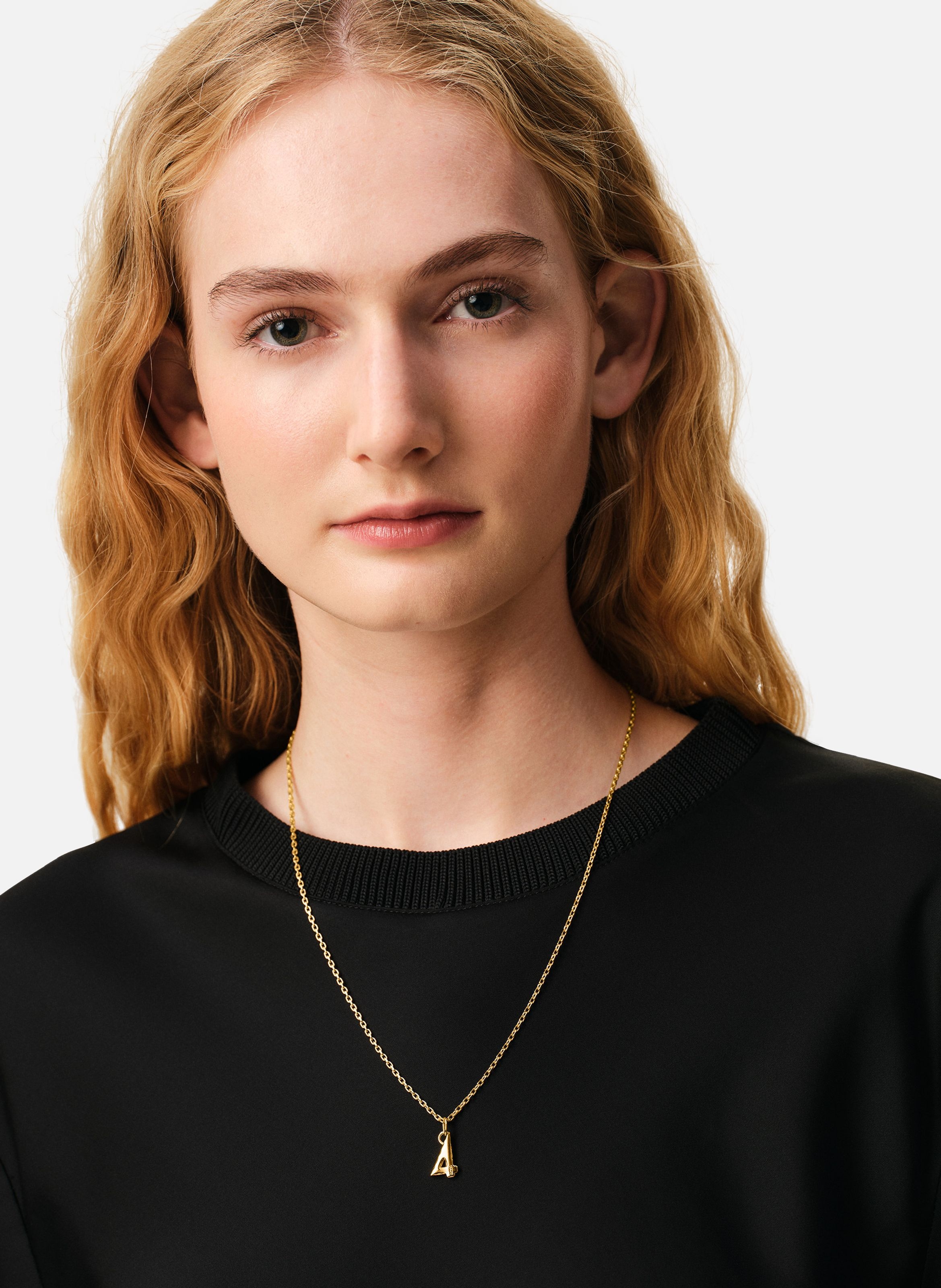 Collier martelé doré pendentif "4" unisexe en laiton AMI PARIS Jaune