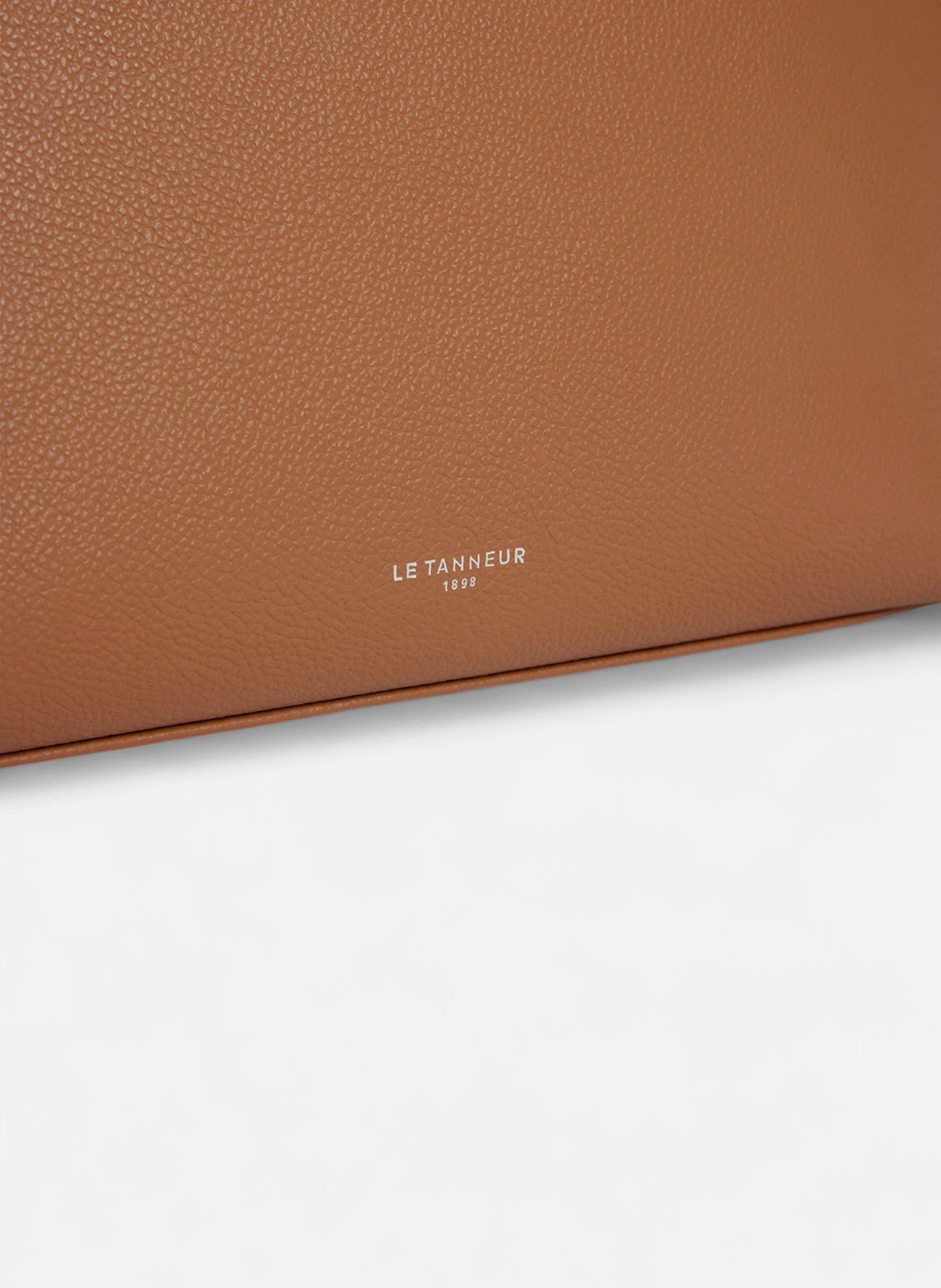 Trousse de toilette demi-lune en cuir grainé LE TANNEUR Marron