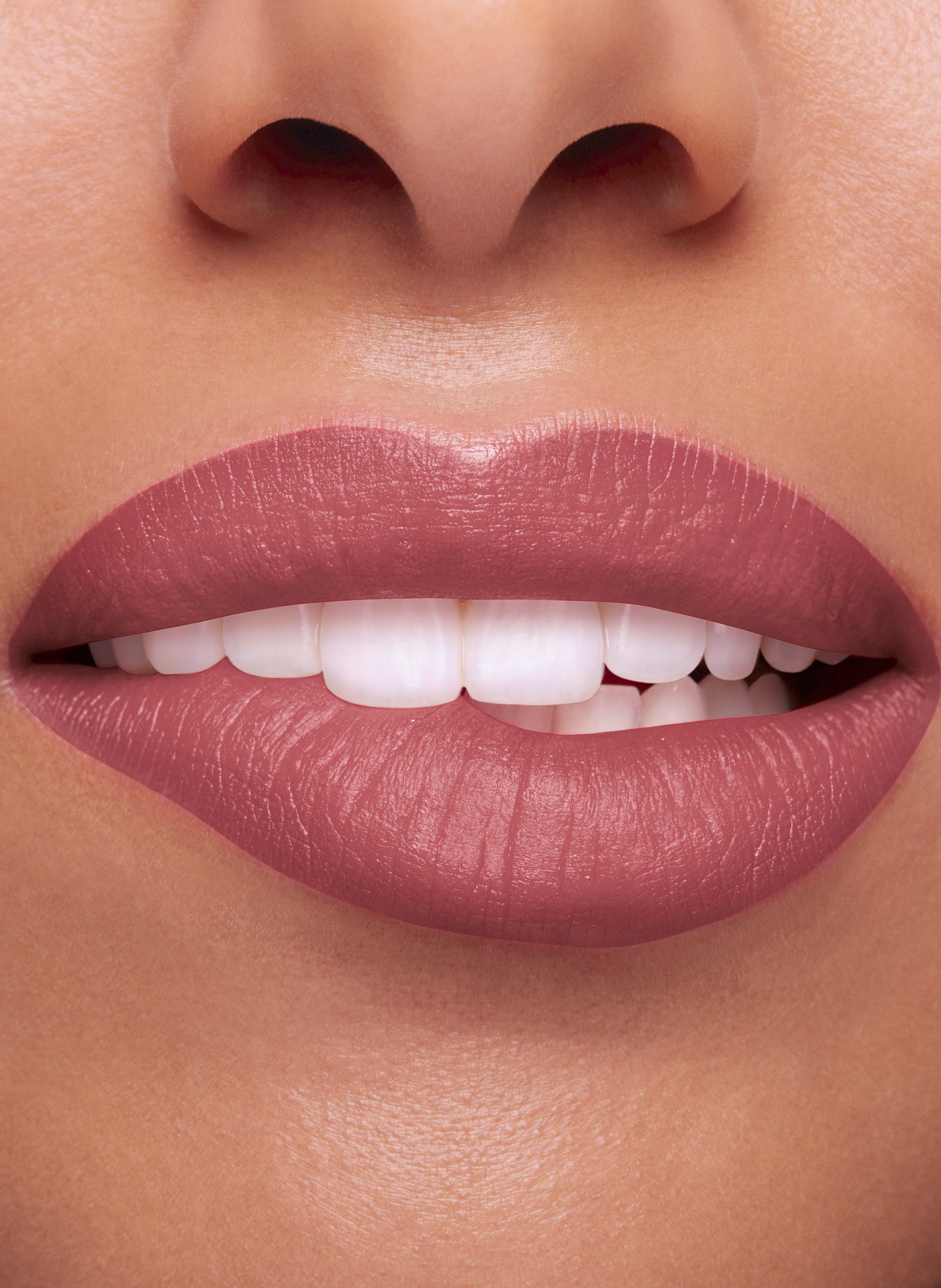 Lovely Red Velvet Refill Joli Velvet Rechargeable -
Matte finish lipstick CLARINS 758v - sandy pink