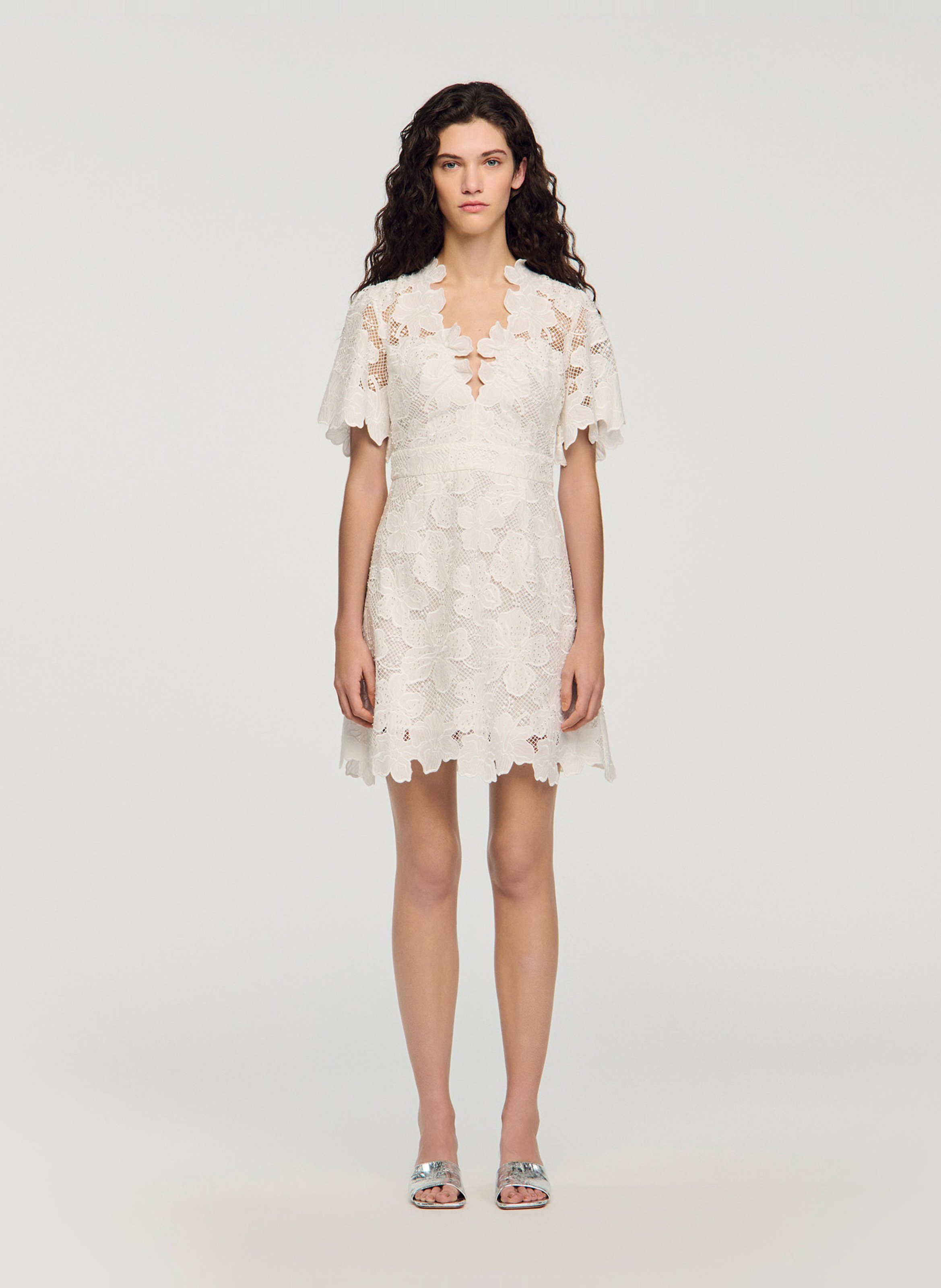 Robe courte col v en dentelle SANDRO Blanc