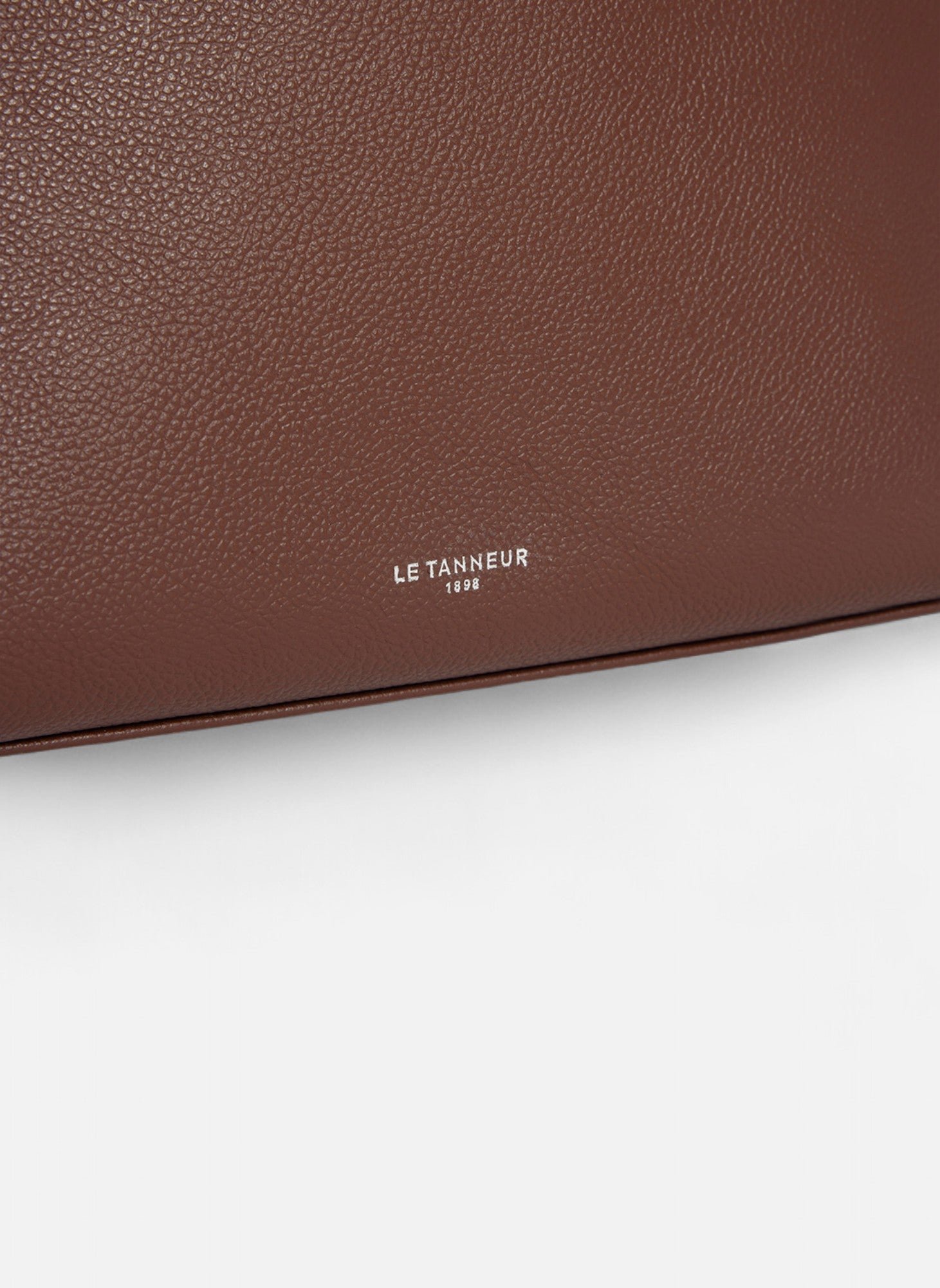 Trousse de toilette demi-lune en cuir grainé LE TANNEUR Marron