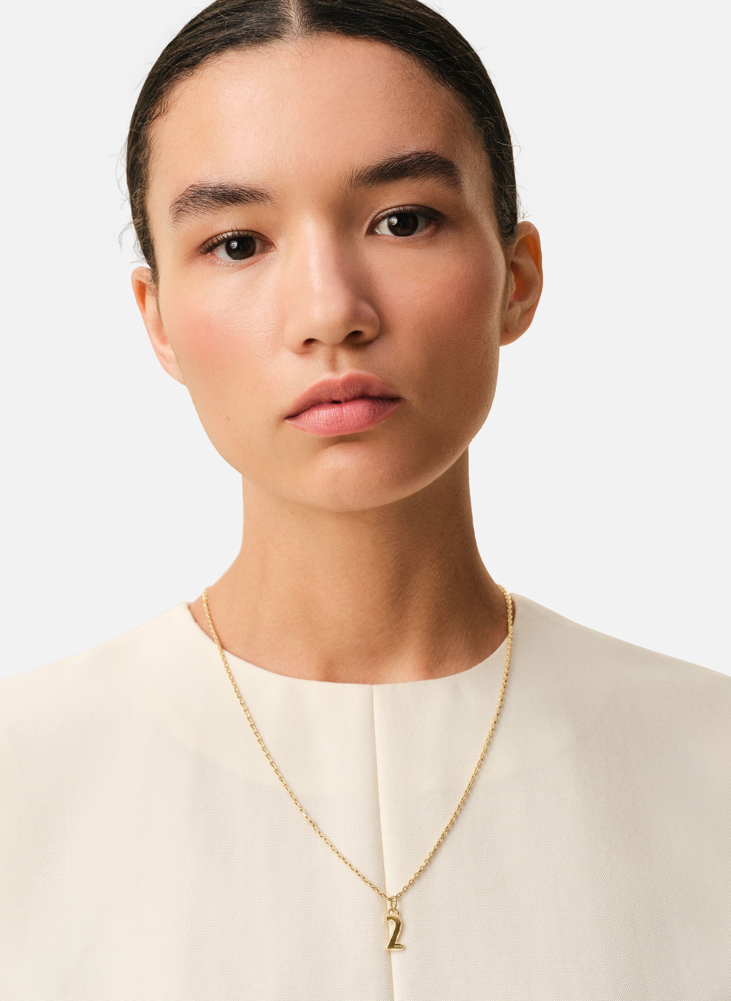 Collier martelé doré pendentif "2" unisexe en laiton AMI PARIS Jaune