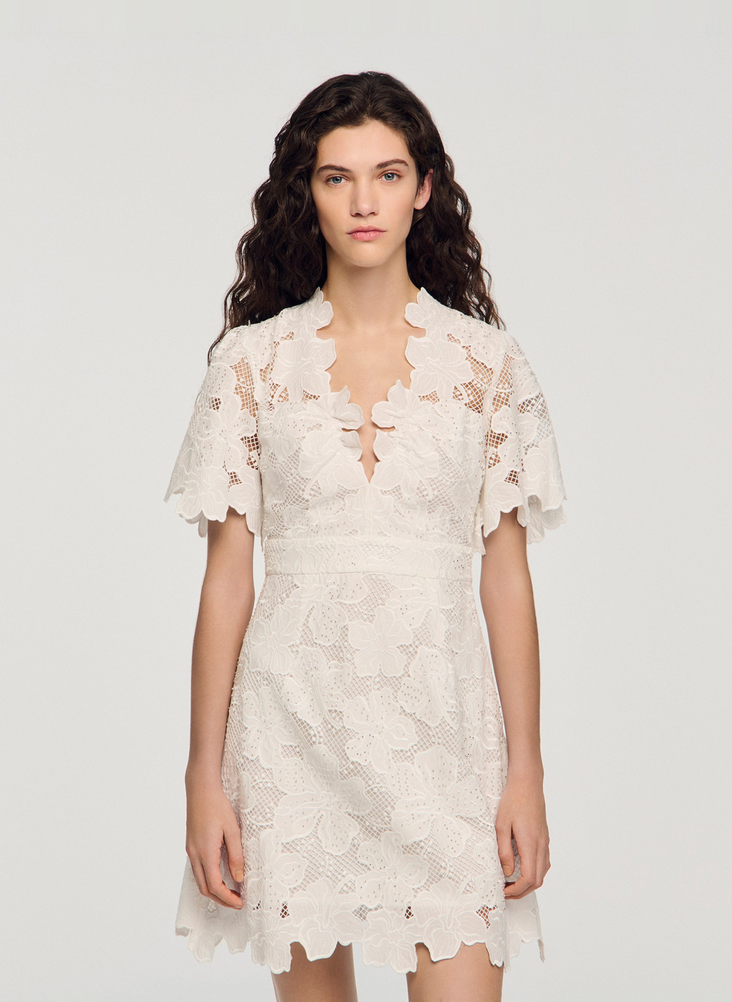 Robe courte col v en dentelle SANDRO Blanc