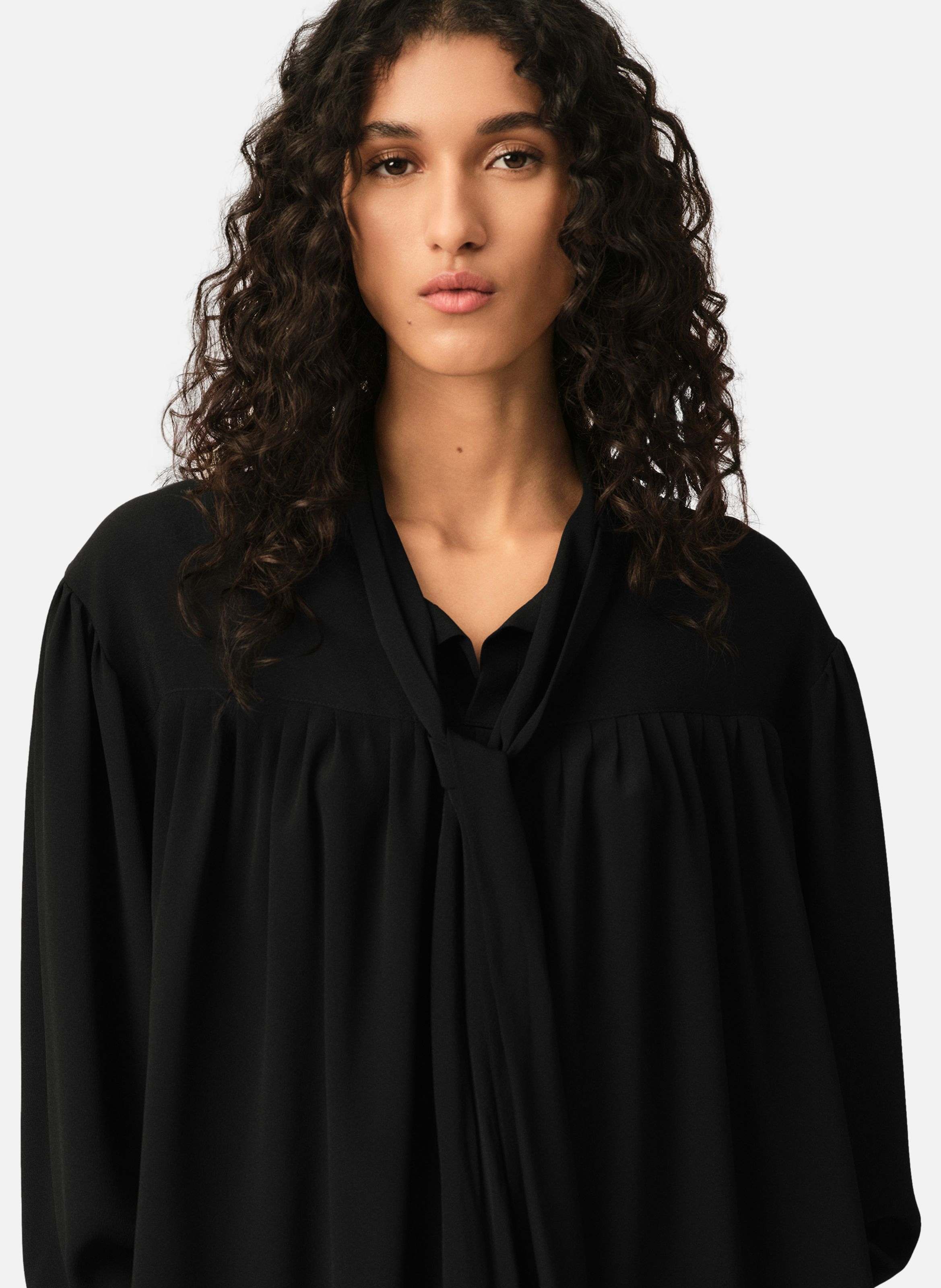 Blouse lavallière en soie mélangée AMI PARIS Noir