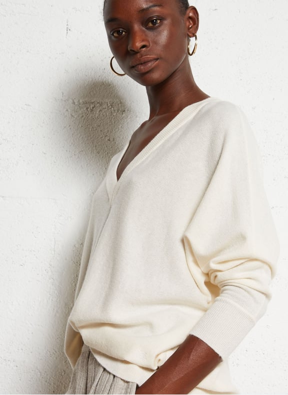 Pull oversize col v en cachemire line Blanc by KUJTEN KUJTEN Pull oversize col v en cachemire line Blanc