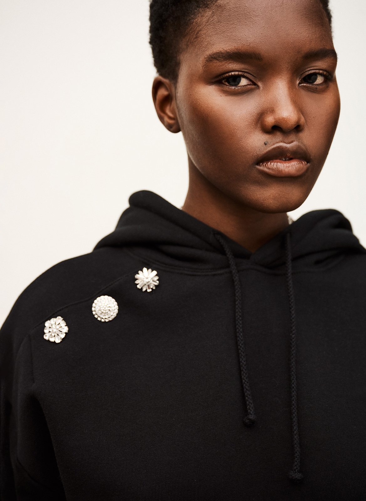 Sweat droit à capuche uni et boutons bijoux didi BA&SH Noir