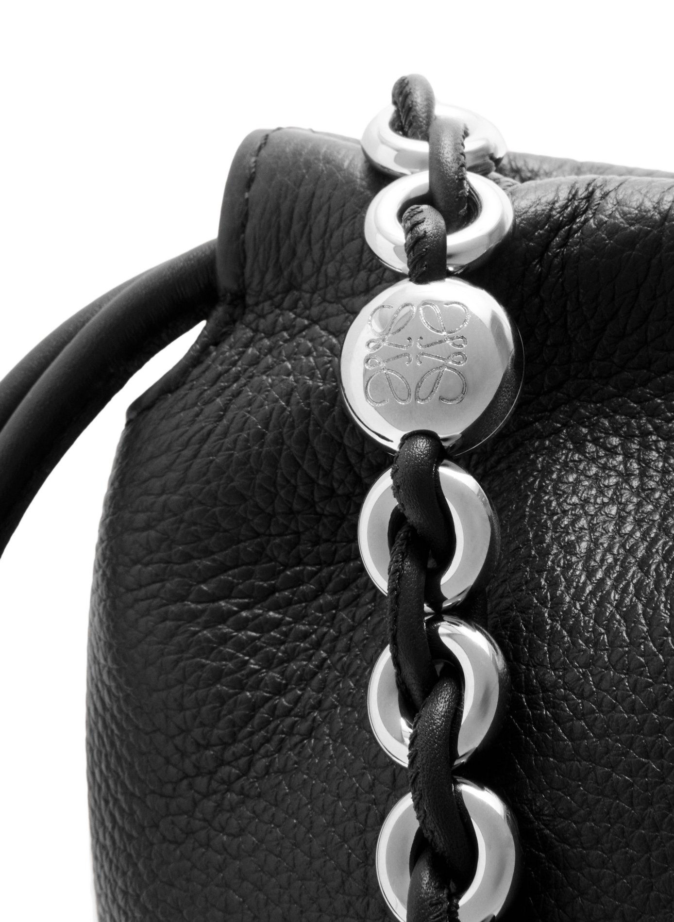 <p>Flamenco medium purse in grained calf leather</p> LOEWE Black