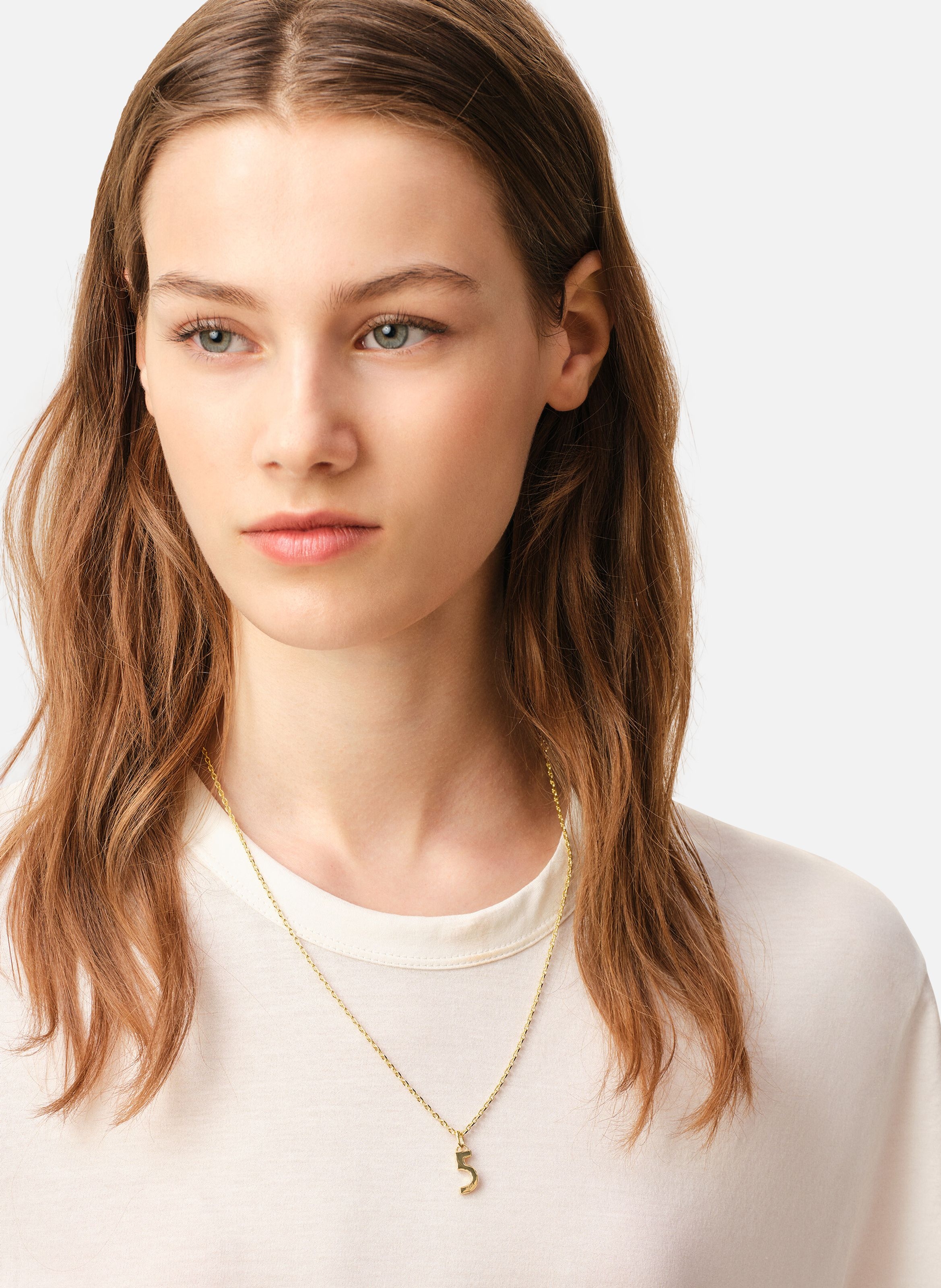 Collier martelé doré pendentif "5" unisexe en laiton AMI PARIS Jaune