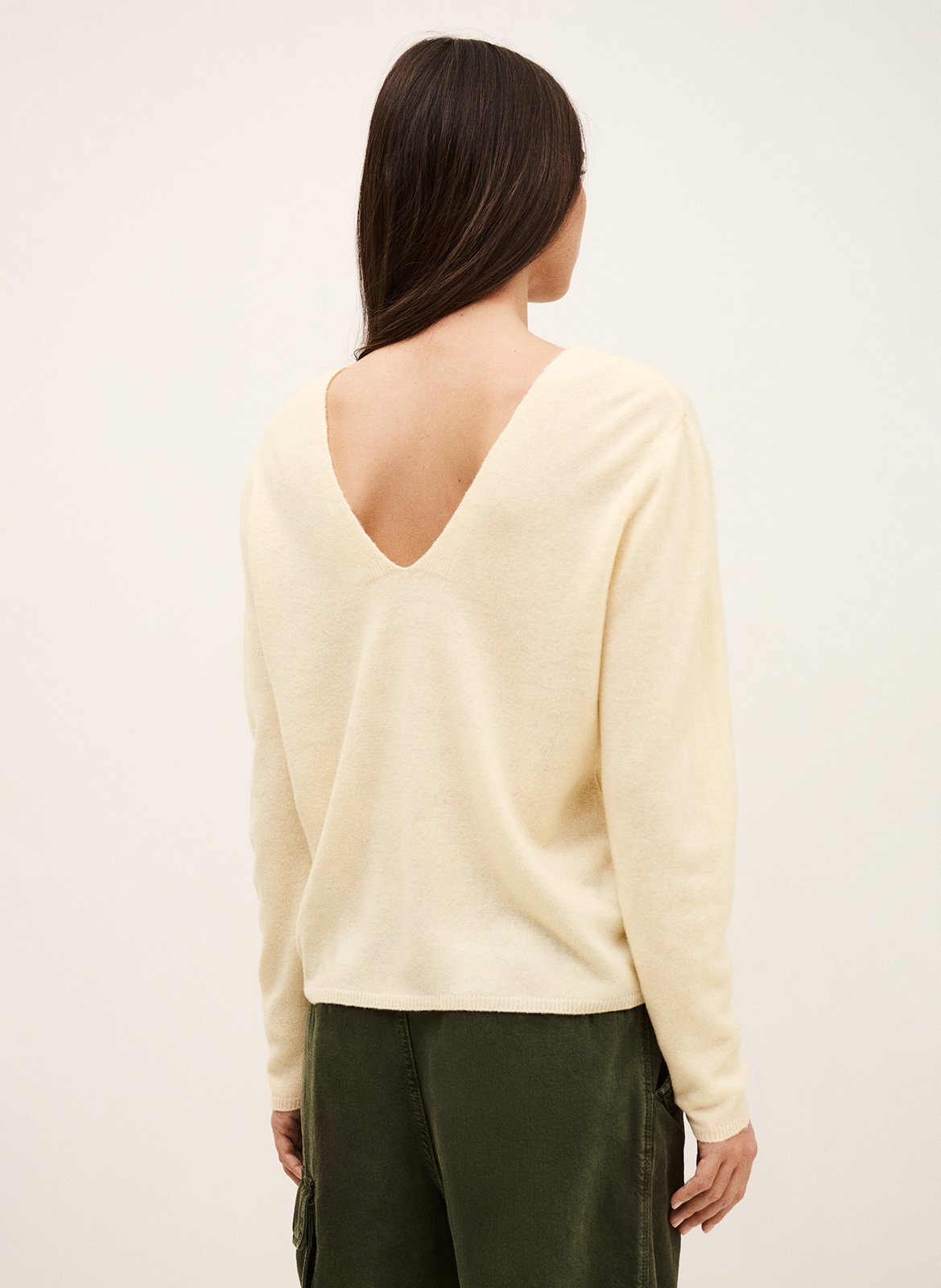 Pull col v uni en laine mélangée sollene BA&SH Beige