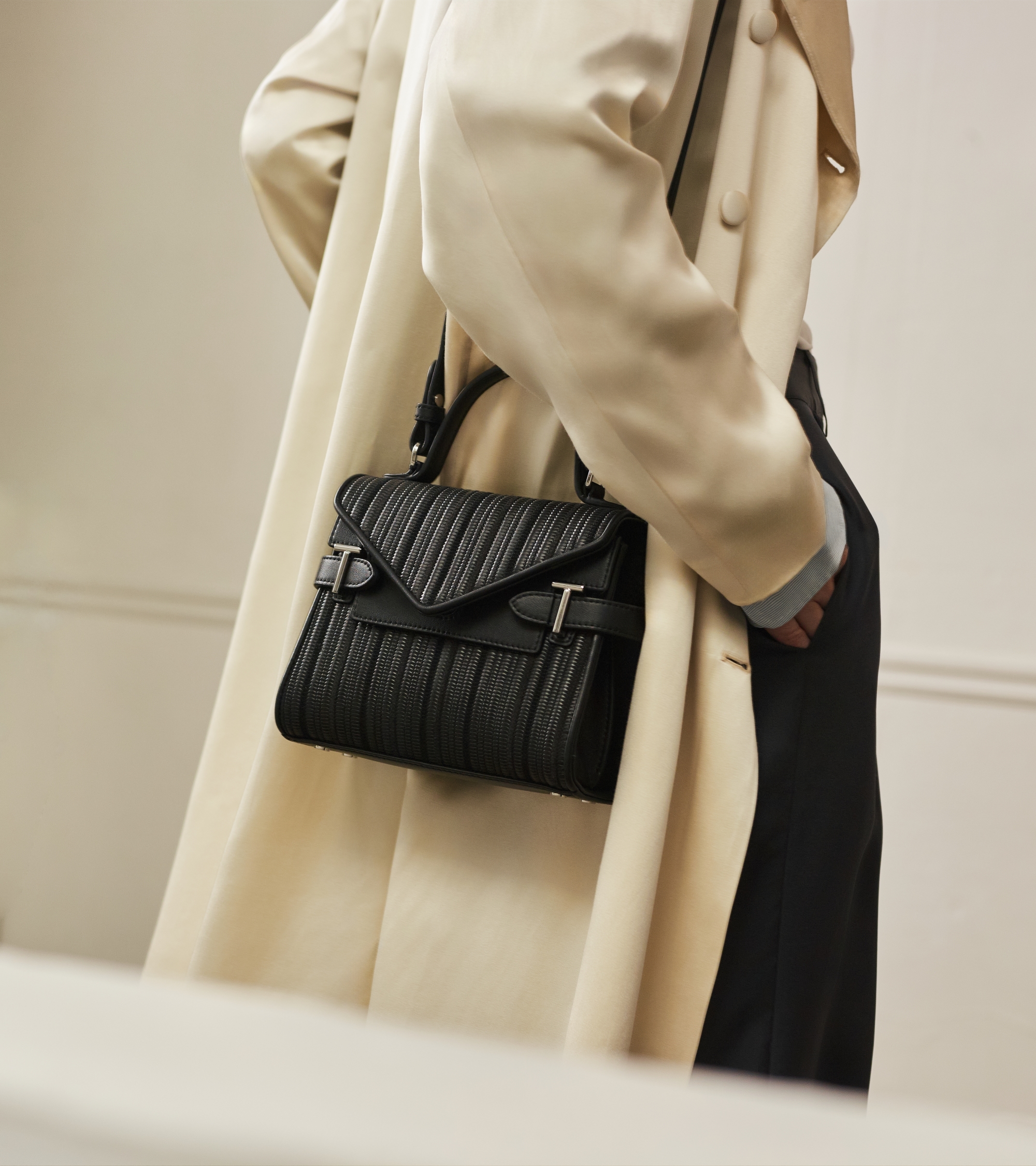 Petit sac à main double rabat emilie en cuir tressé réemployé LE TANNEUR Noir