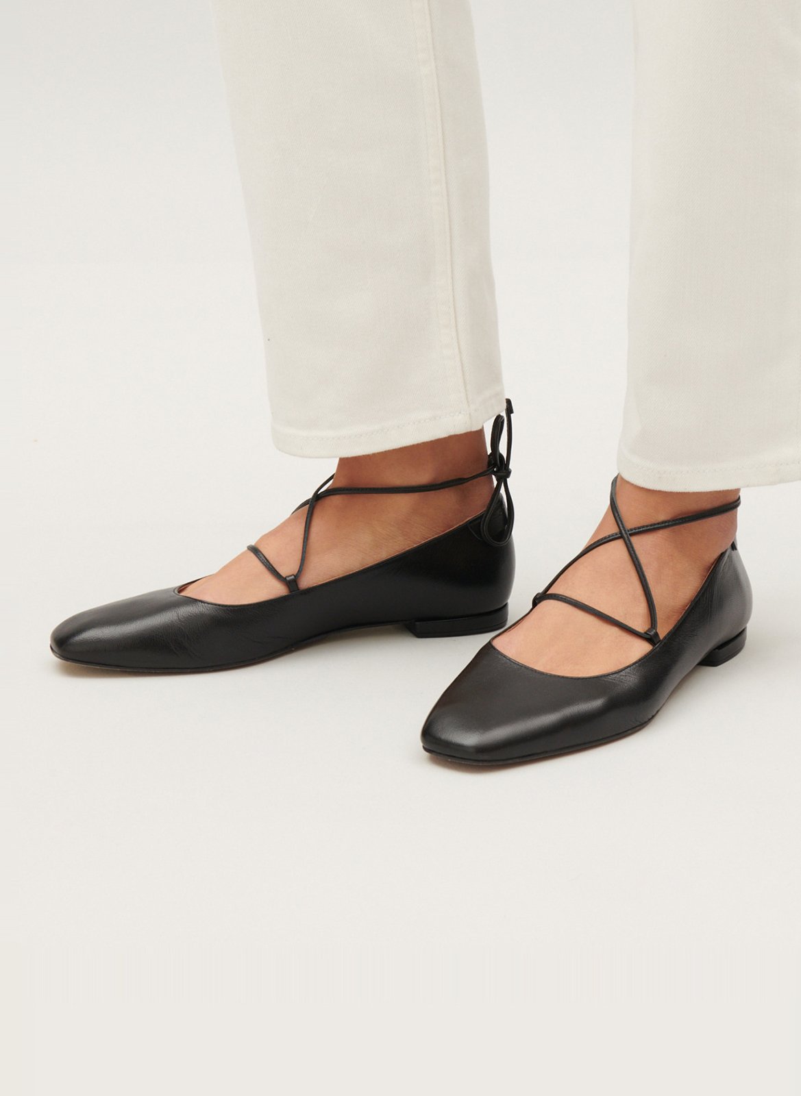 Ballerines à liens en cuir lisse CLAUDIE PIERLOT Noir