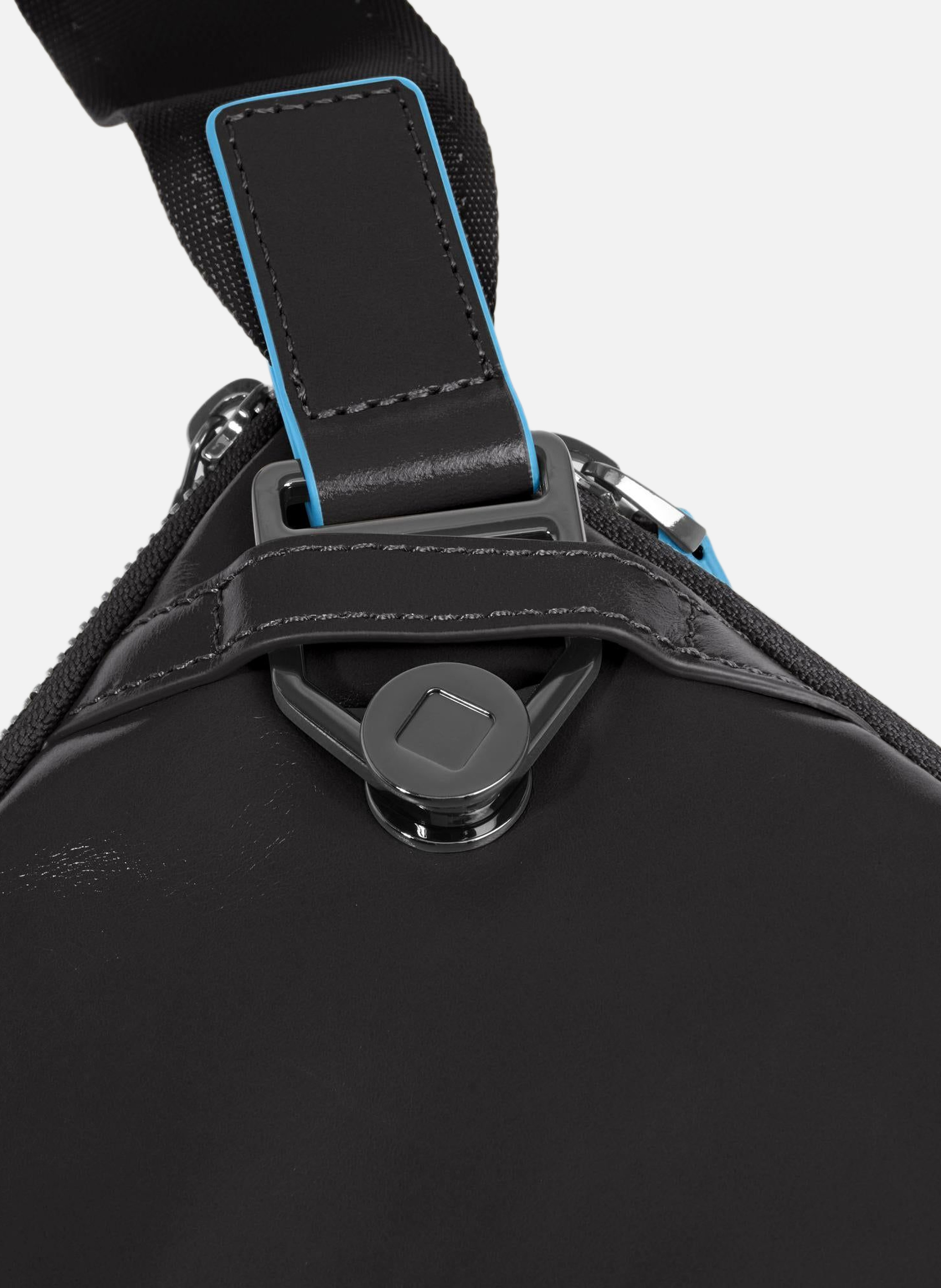 Erweiterbare flache gürteltasche PIQUADRO Schwarz