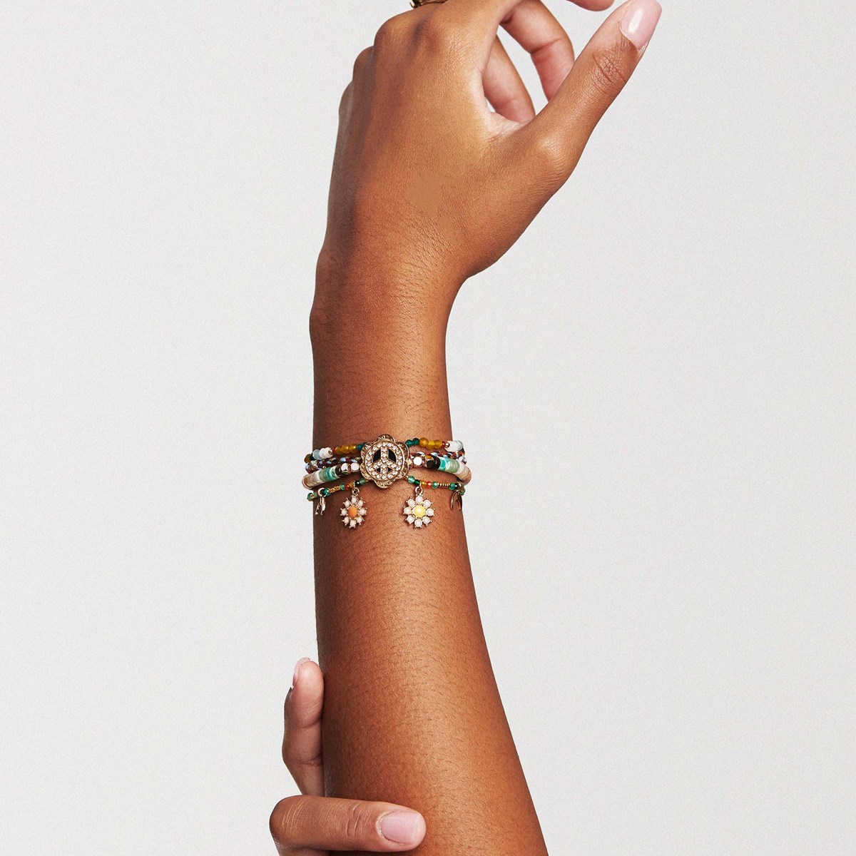 Bracelet manchette multiliens avec cabochon central, pampilles et perles siempre HIPANEMA Doré